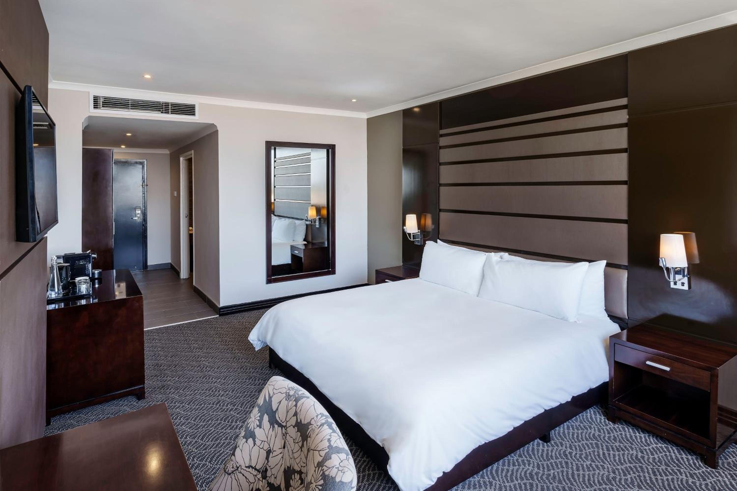 Guest Room, 1 King - Photo 5