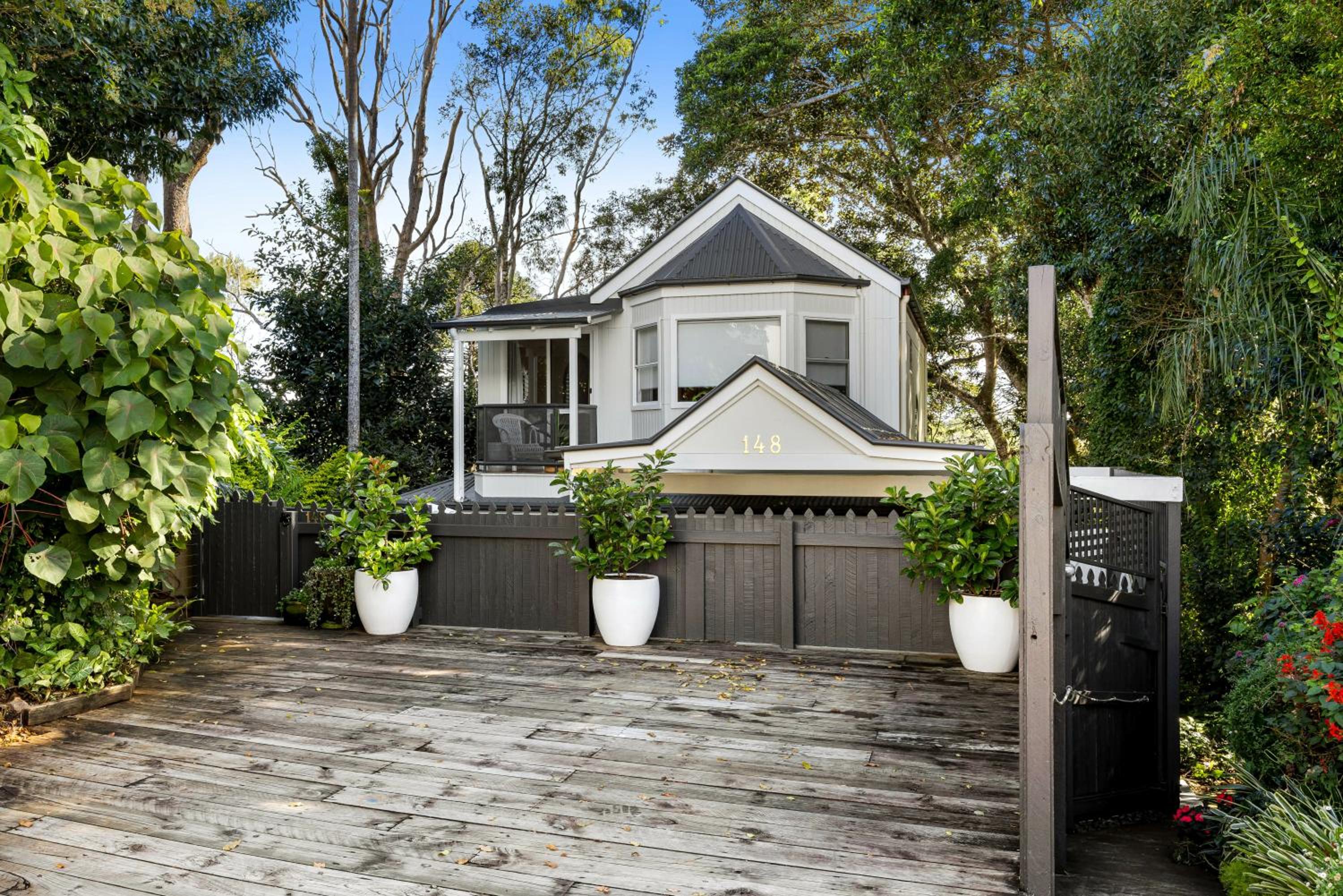Three-Bedroom House photo 3