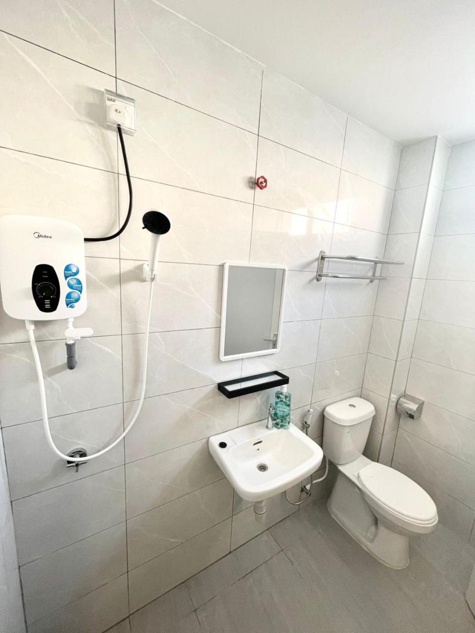 Single Room with Bathroom photo 2