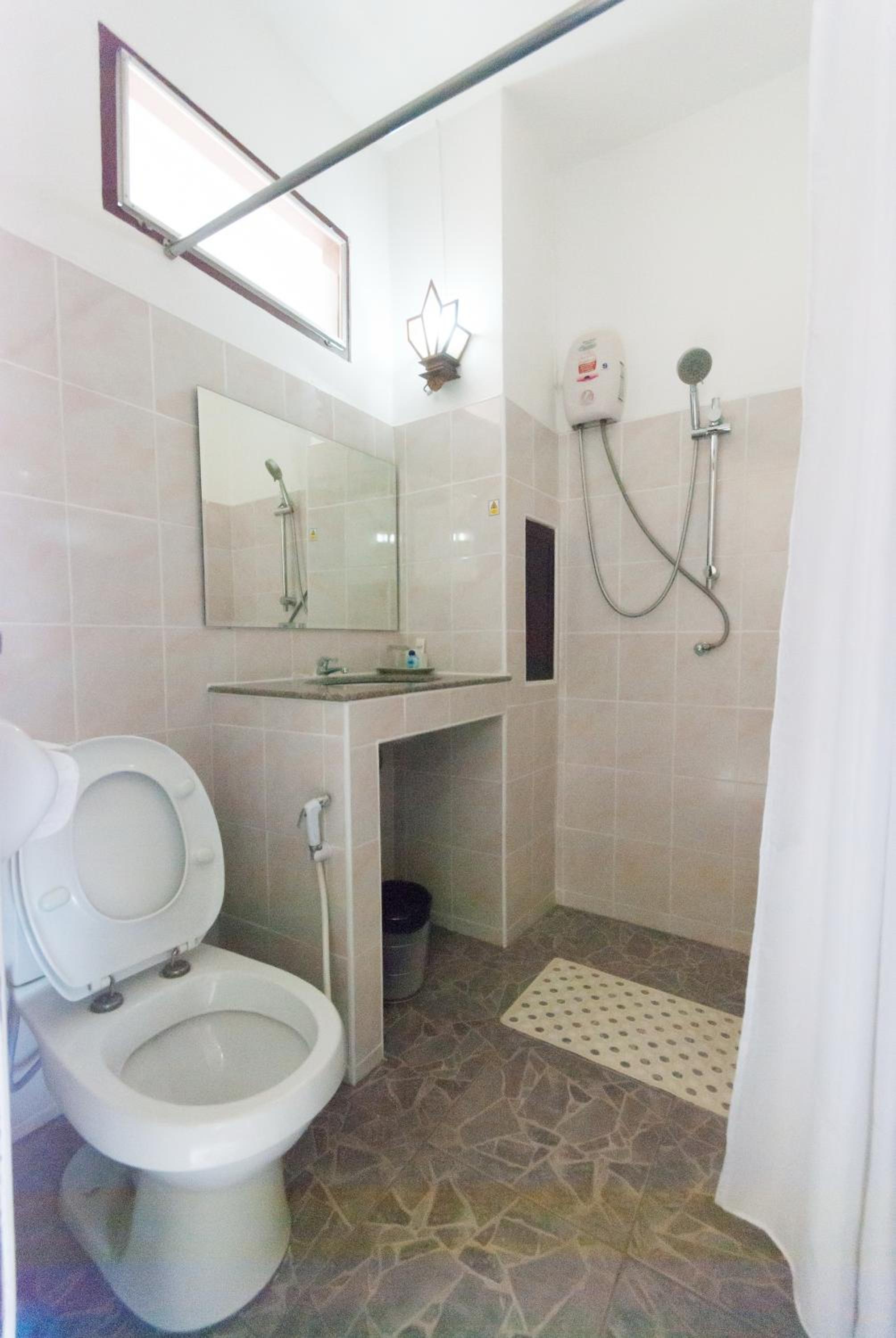 Standard Twin Room with River View - Photo 4