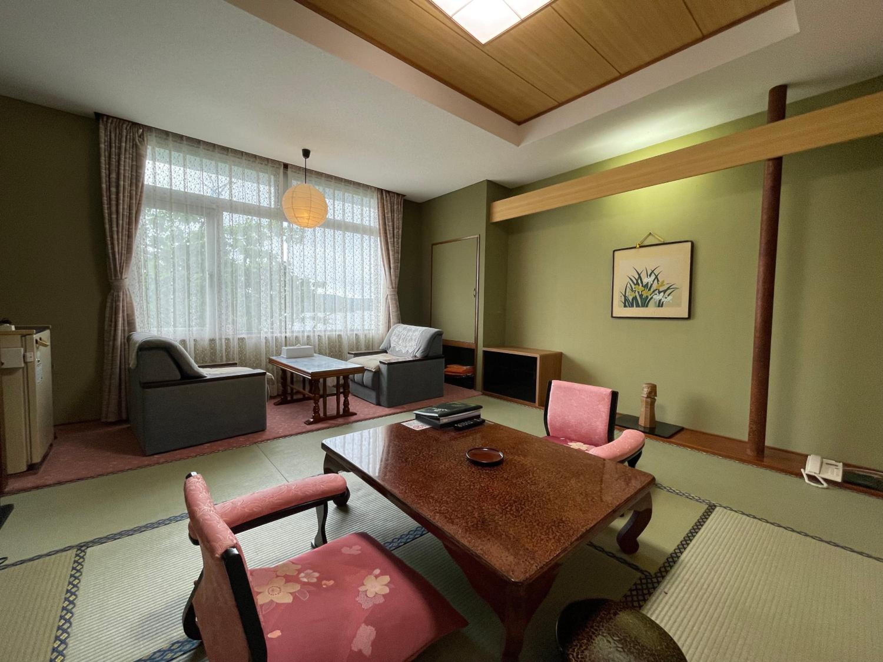 Family Room with Tatami Area-Lake View - Non-Smoking photo 2