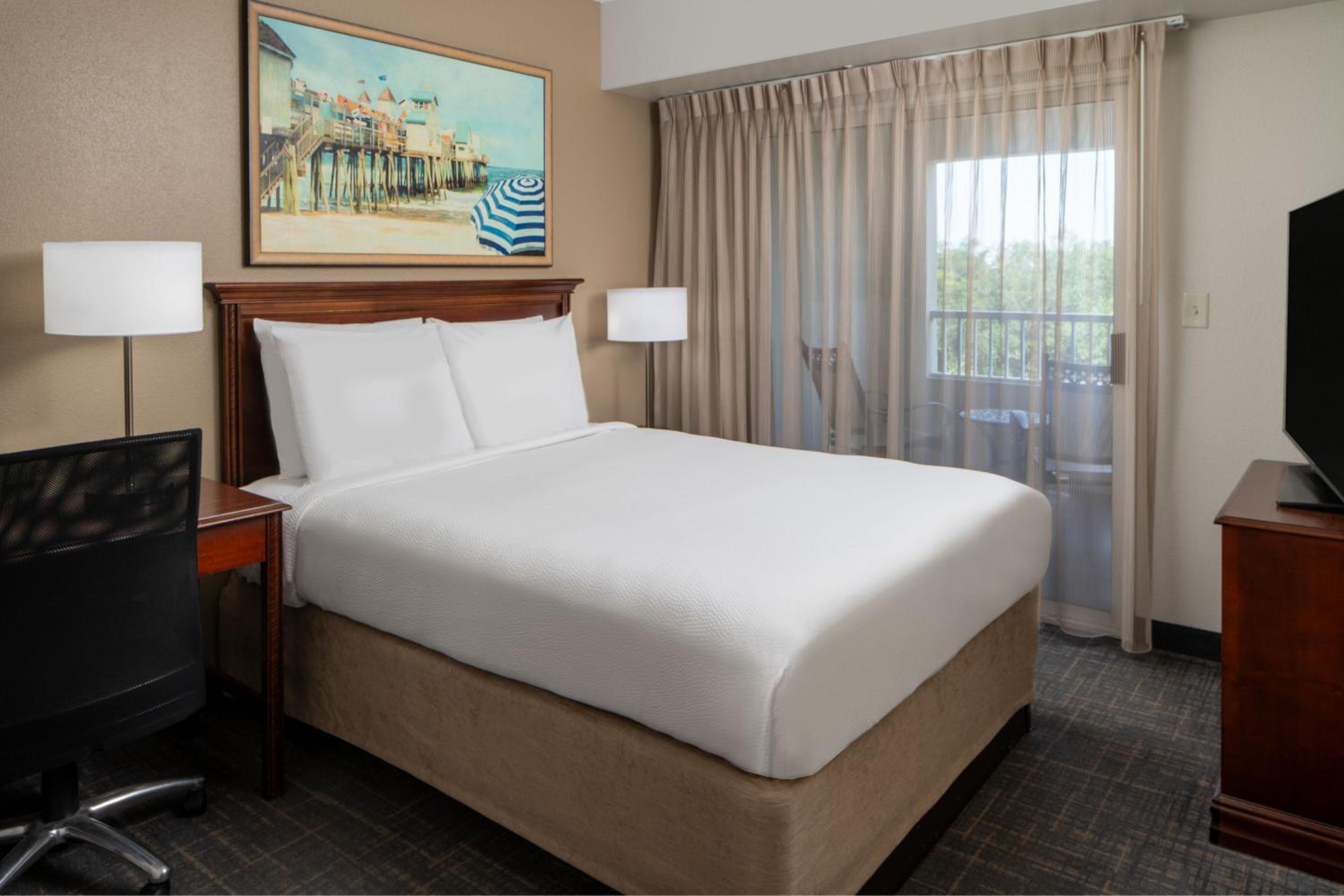 1 Bedroom Suites, 1 Queen, Sofa Bed