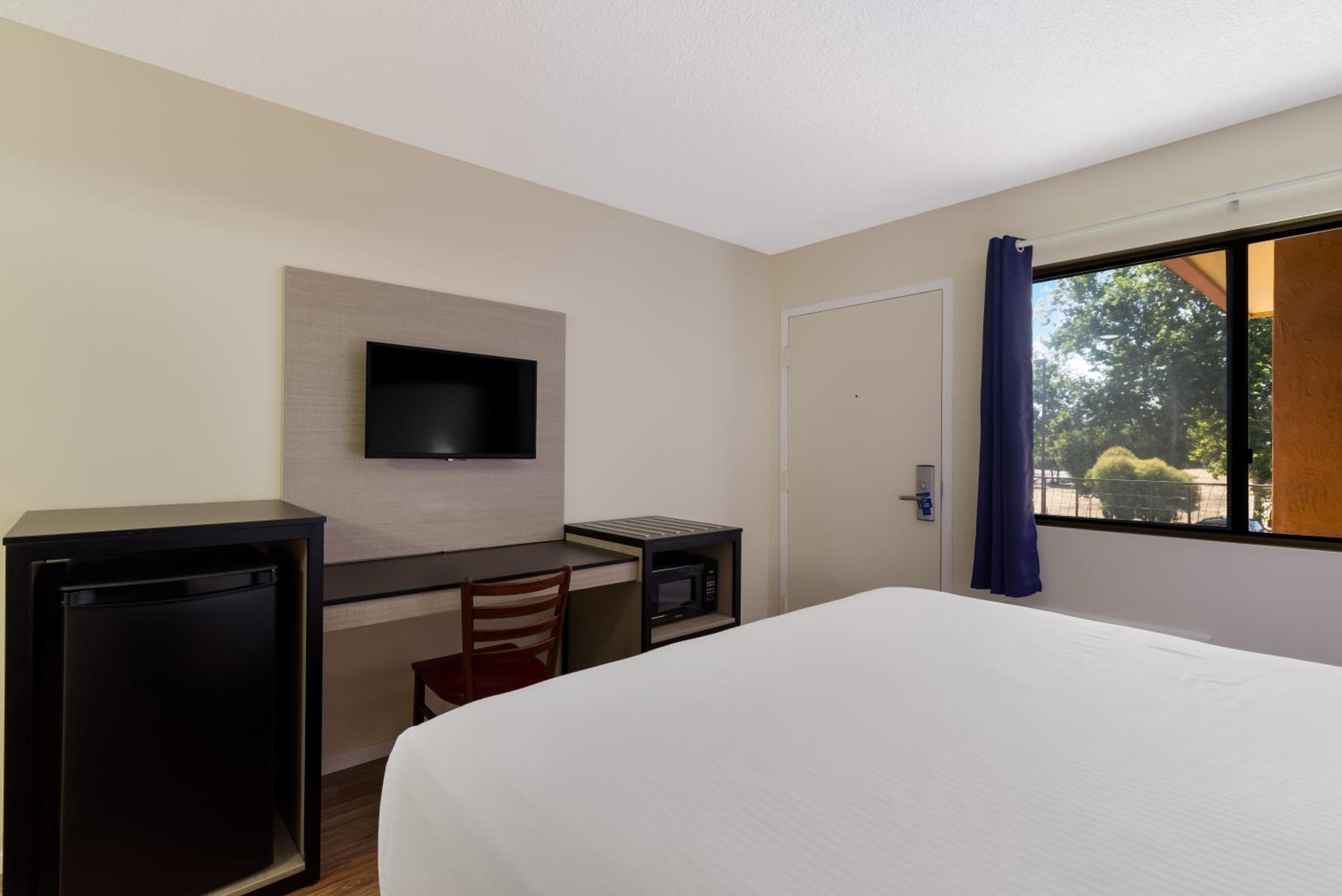 King Room - Non Smoking photo 3