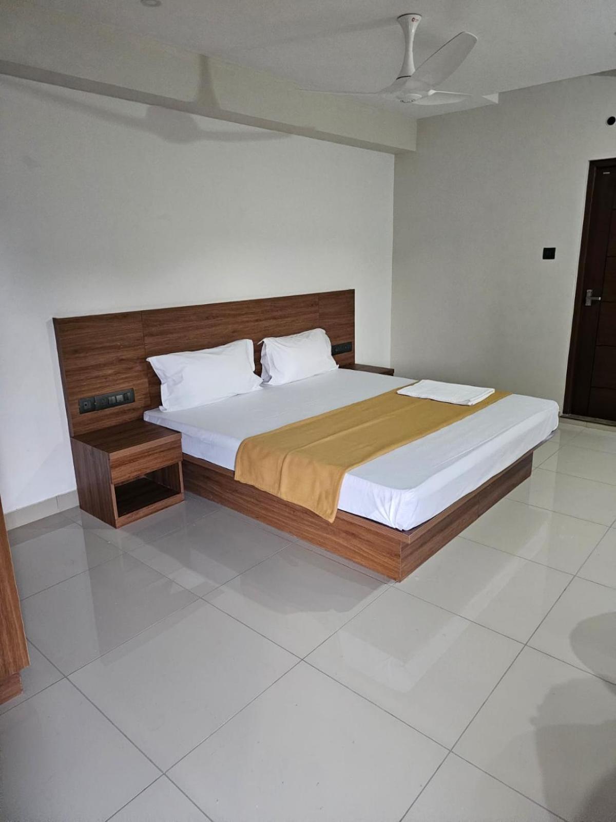 Large Double Room photo 1