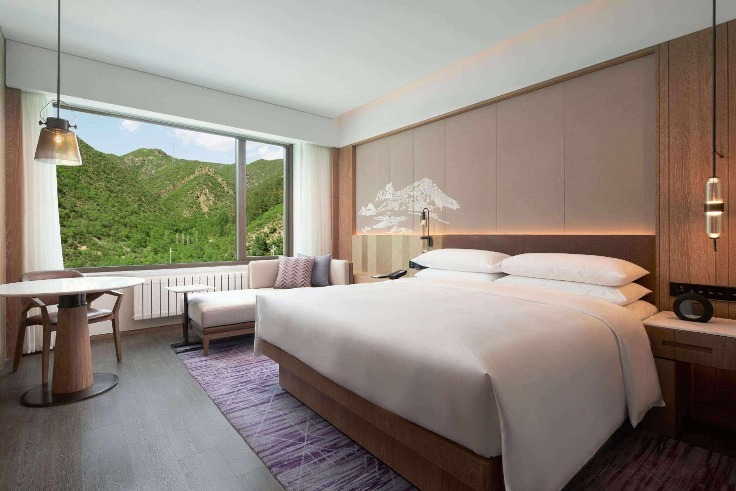 King Room with Mountain View - Photo 2