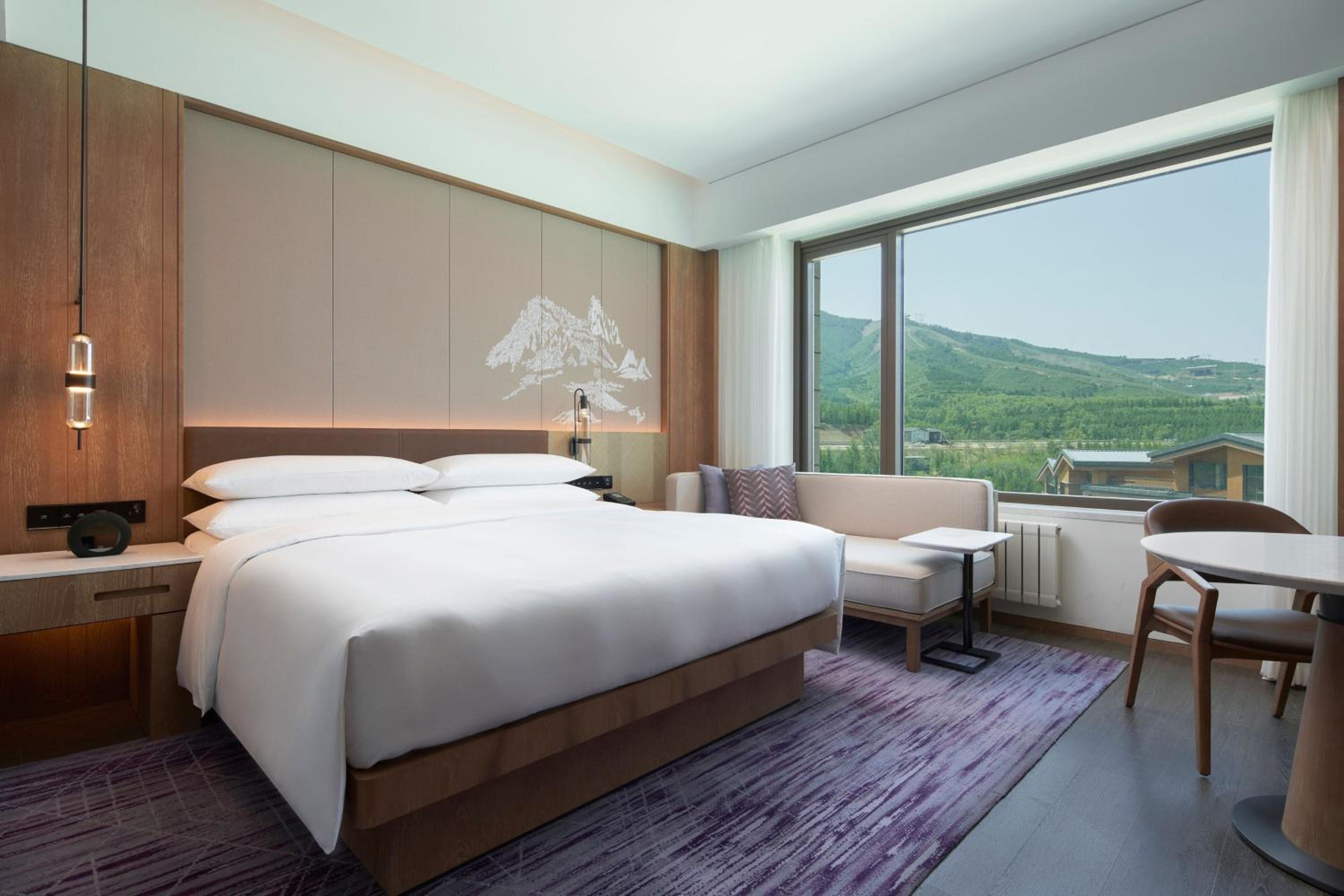 King Room with Forest View - Photo 3