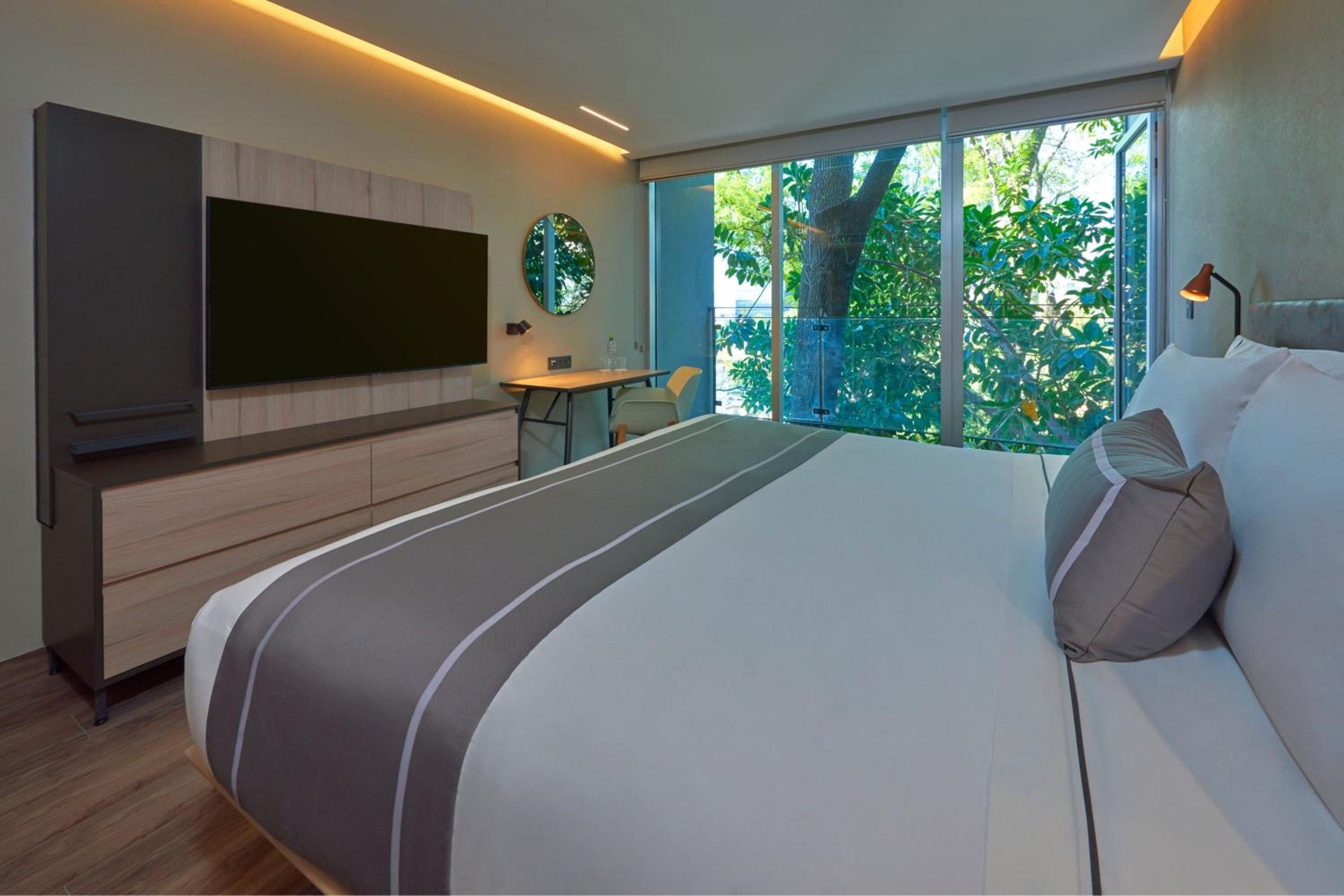 King Room with Balcony - Photo 1