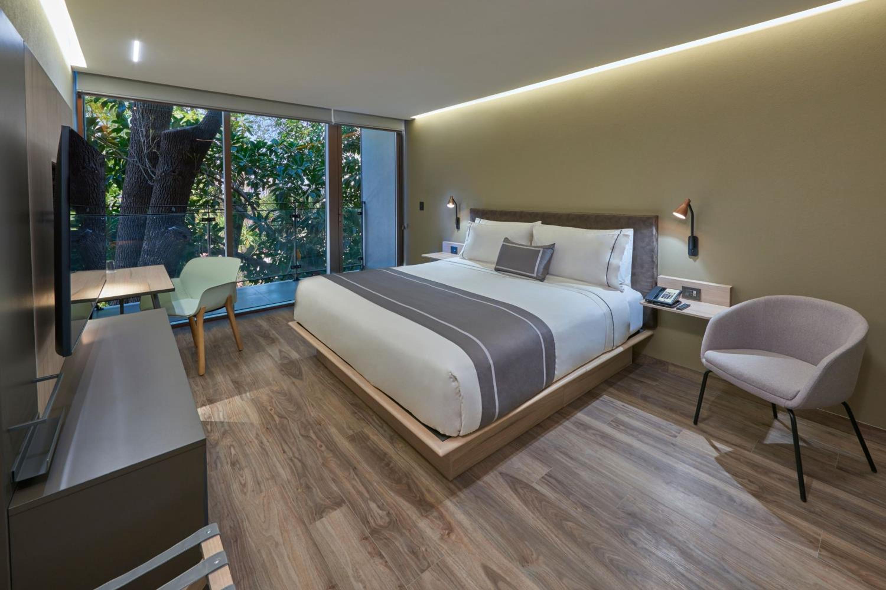 King Room with Balcony - Photo 2