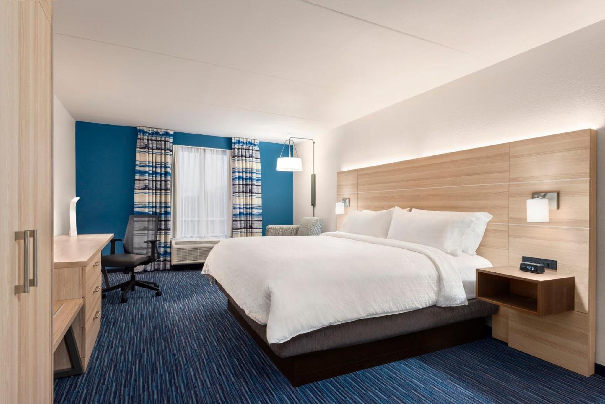 Standard King Room - Photo 5