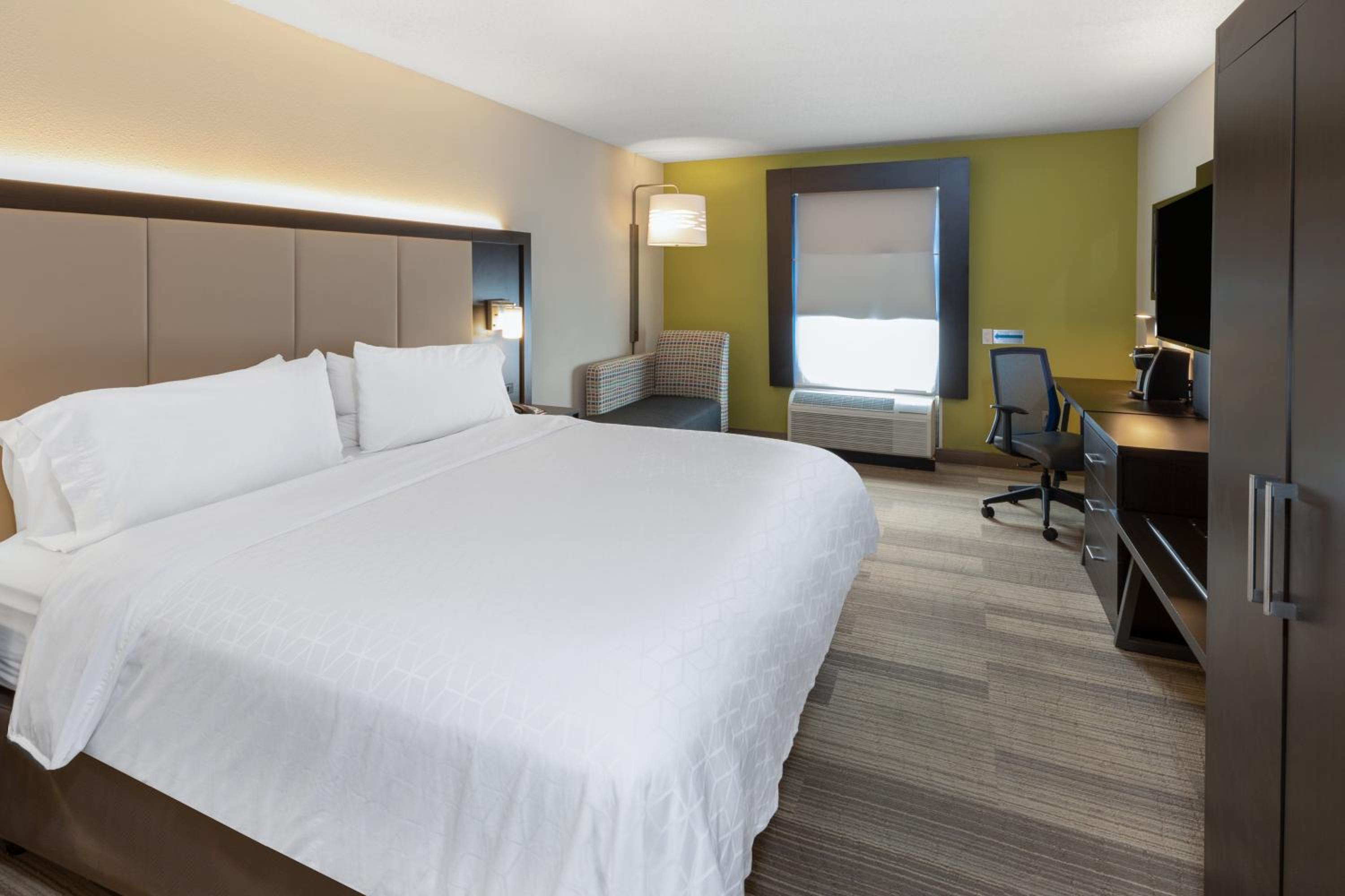 King Room - Mobility Access/Hearing Accessible - Photo 1