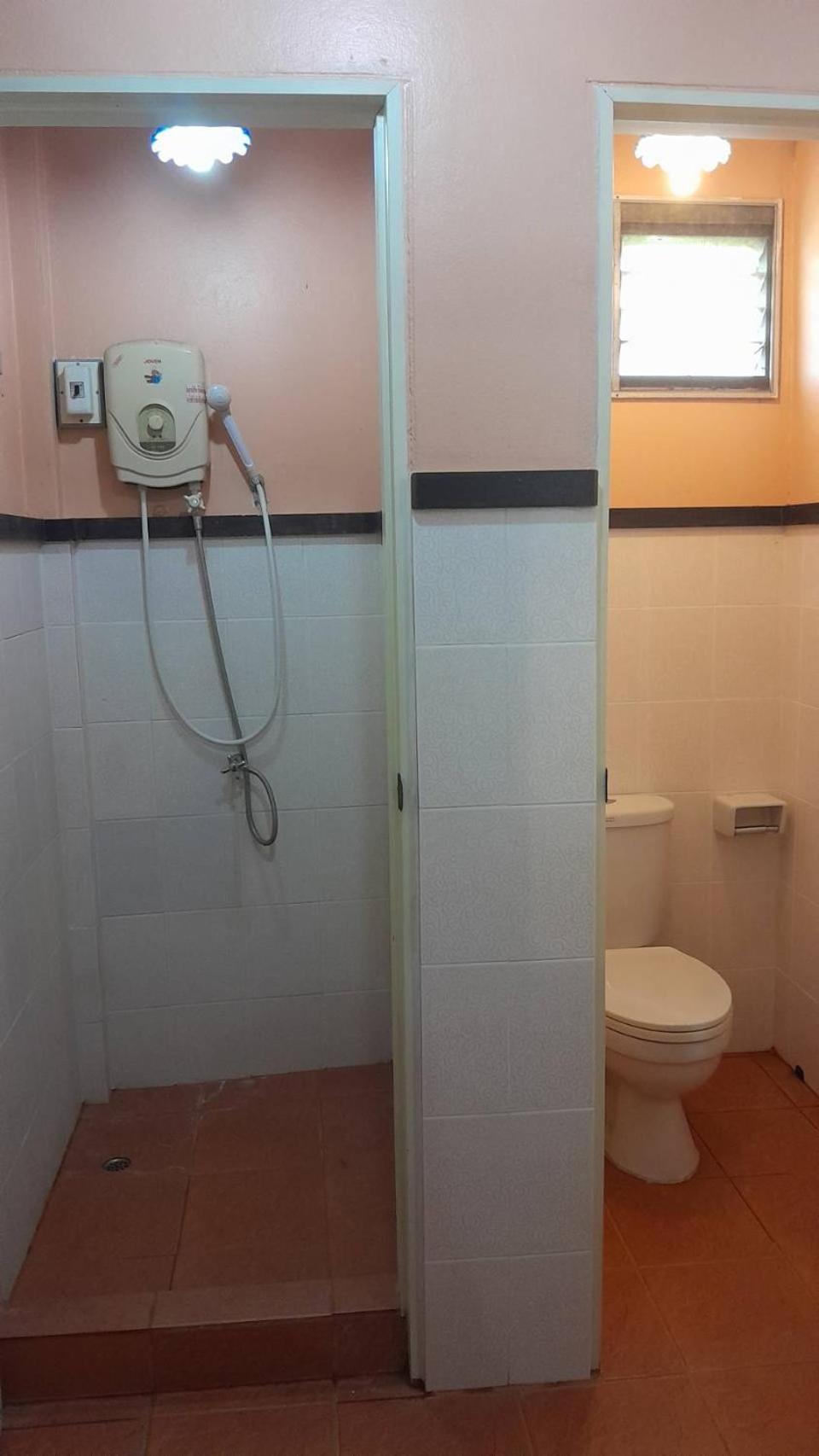 Single Room with Shared Shower and Toilet photo 3