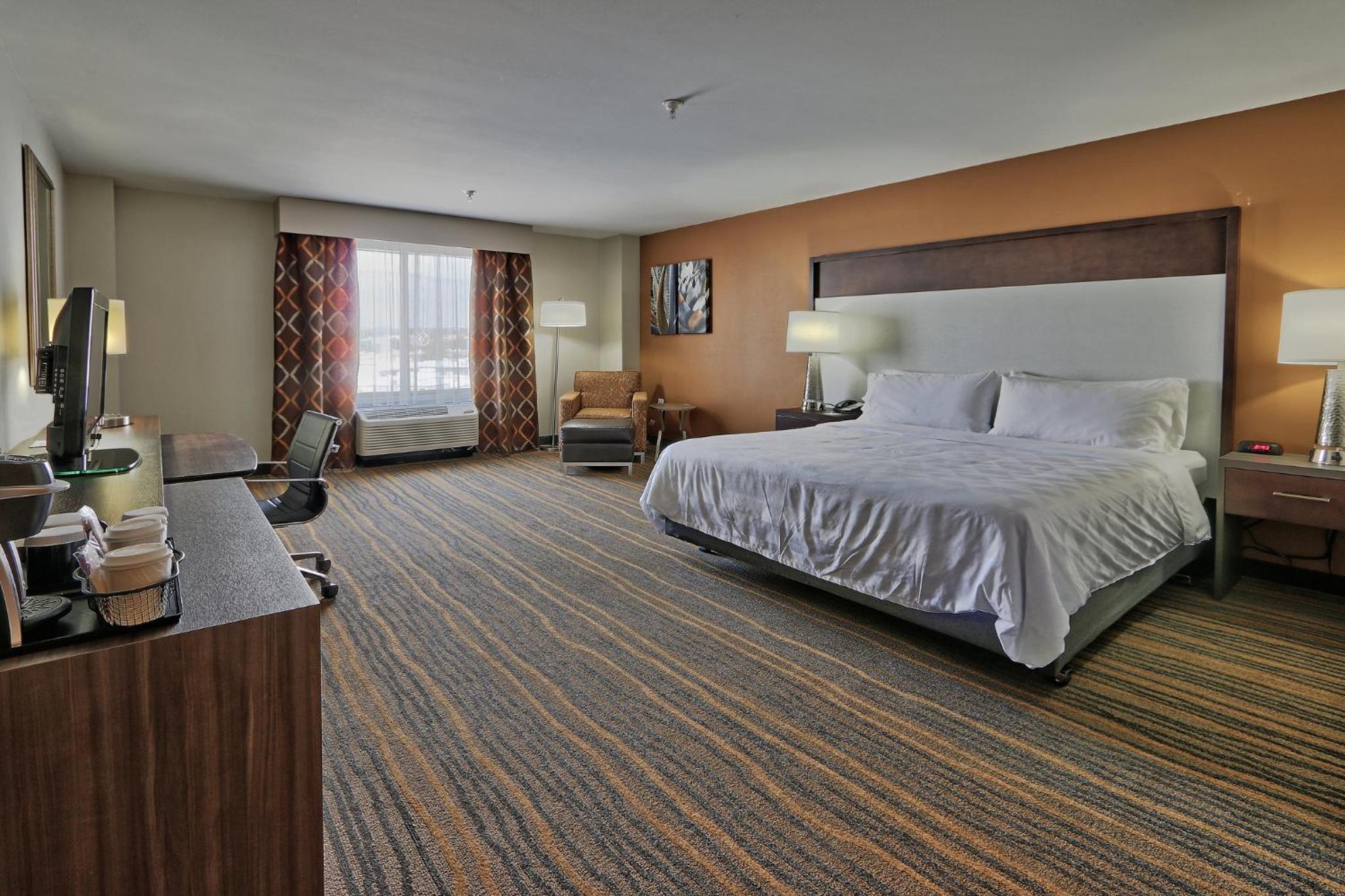 Standard King Room - Photo 4