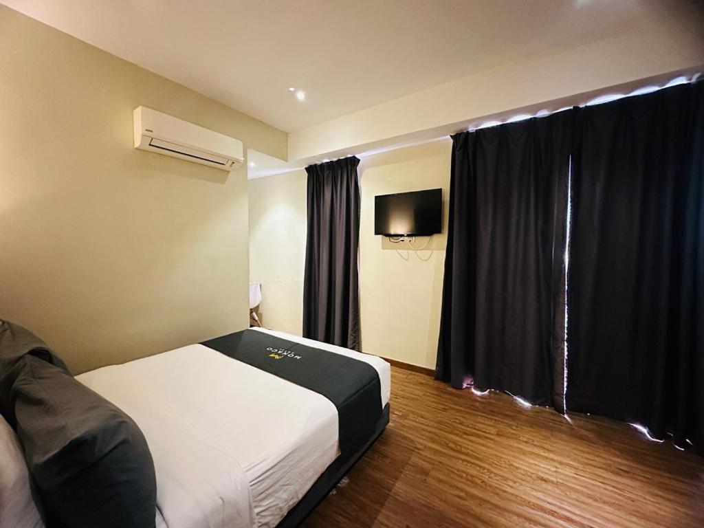 Deluxe Double Room with Balcony photo 2