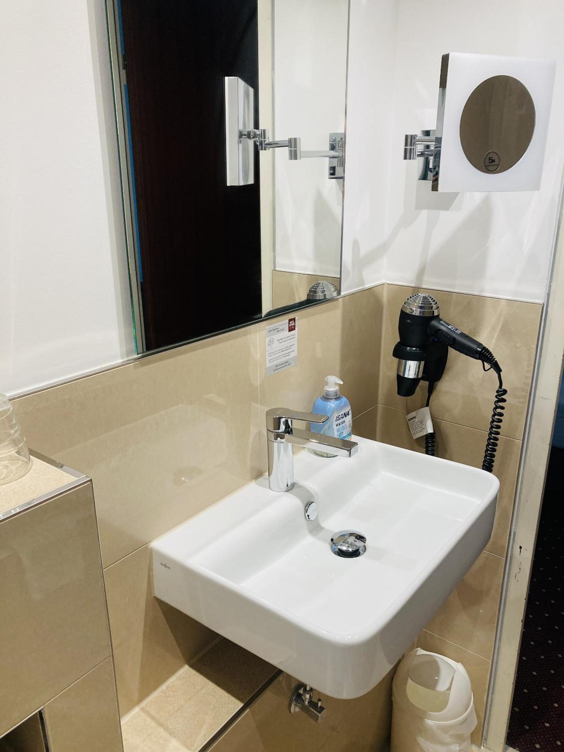 Standard Triple Room - Photo 7