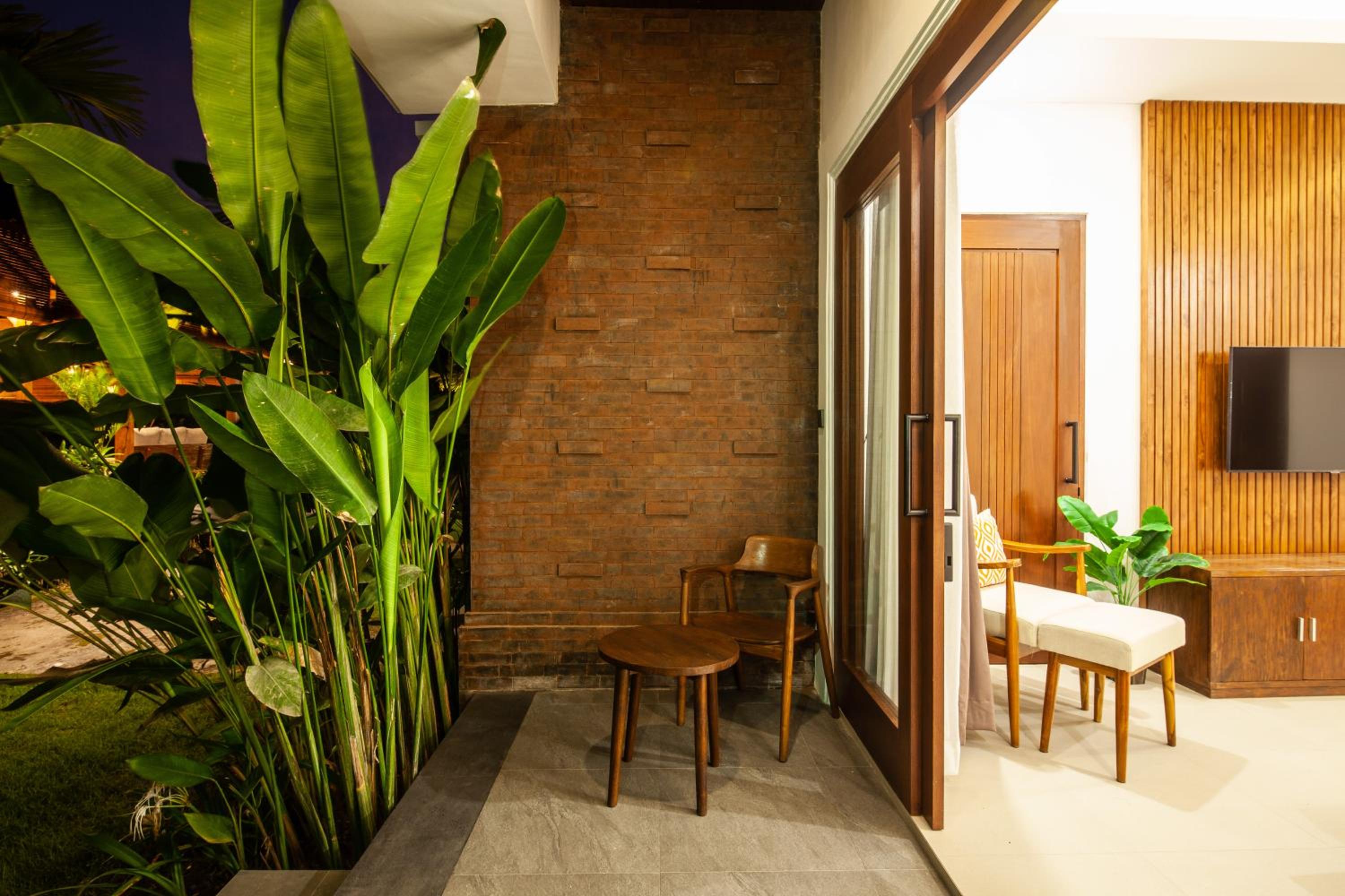 Studio with Pool View - Photo 23