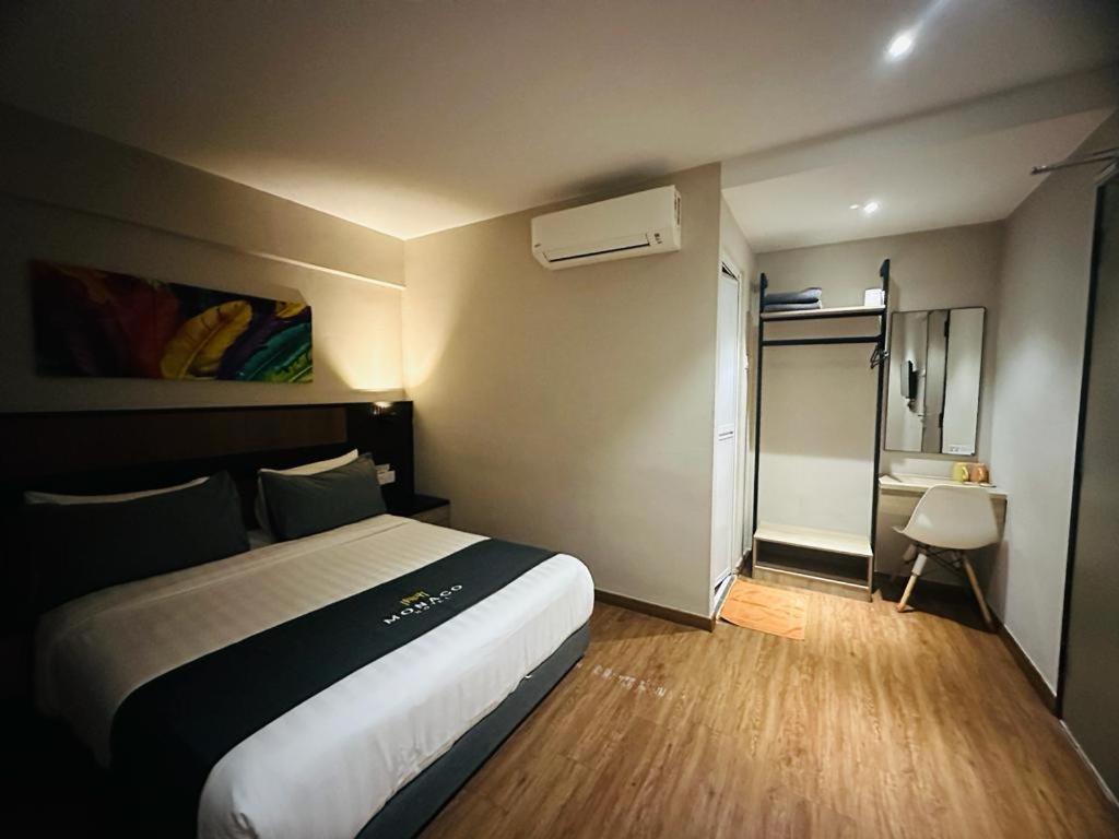 Deluxe Double Room with Shower