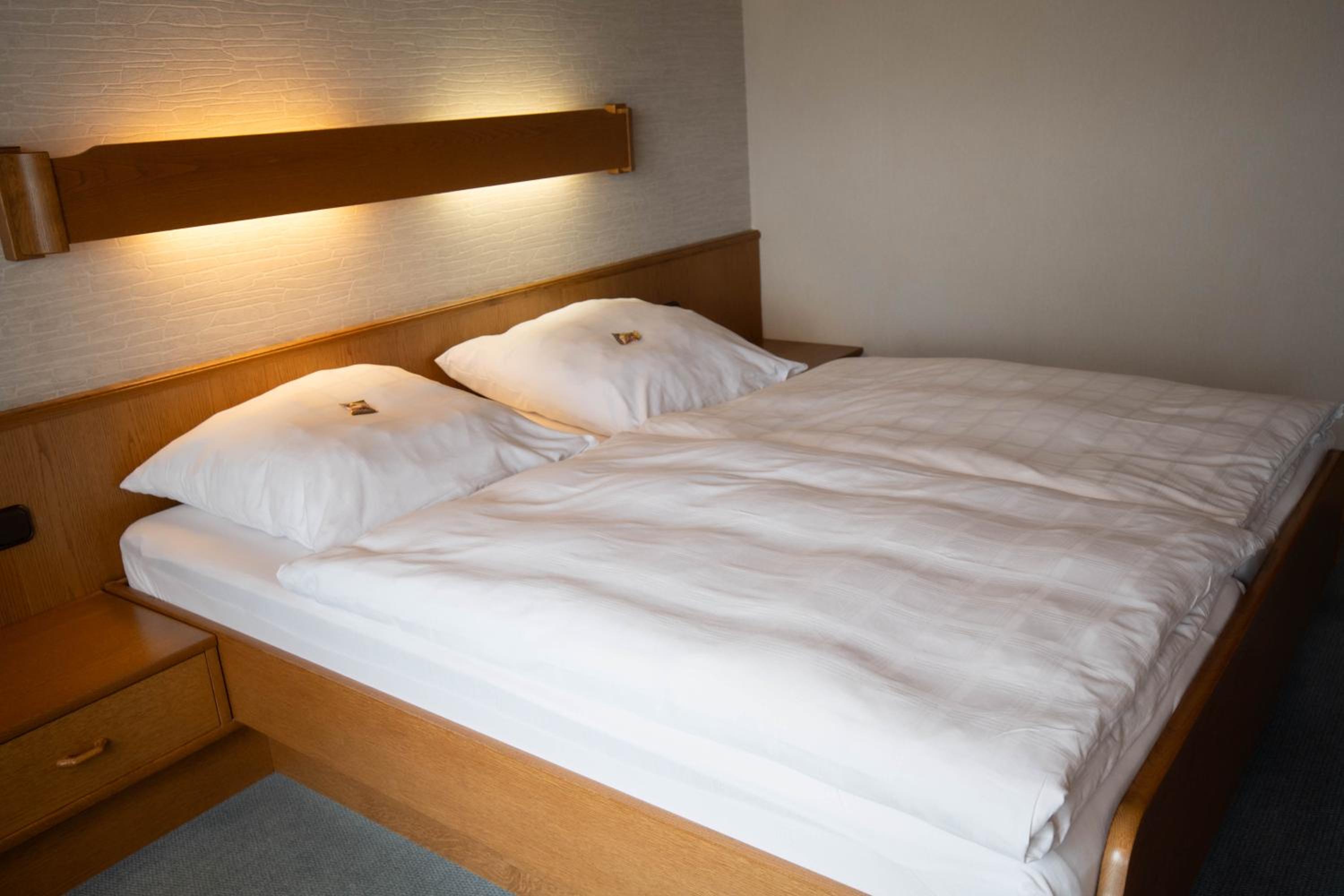 Double Room with Balcony - Photo 2