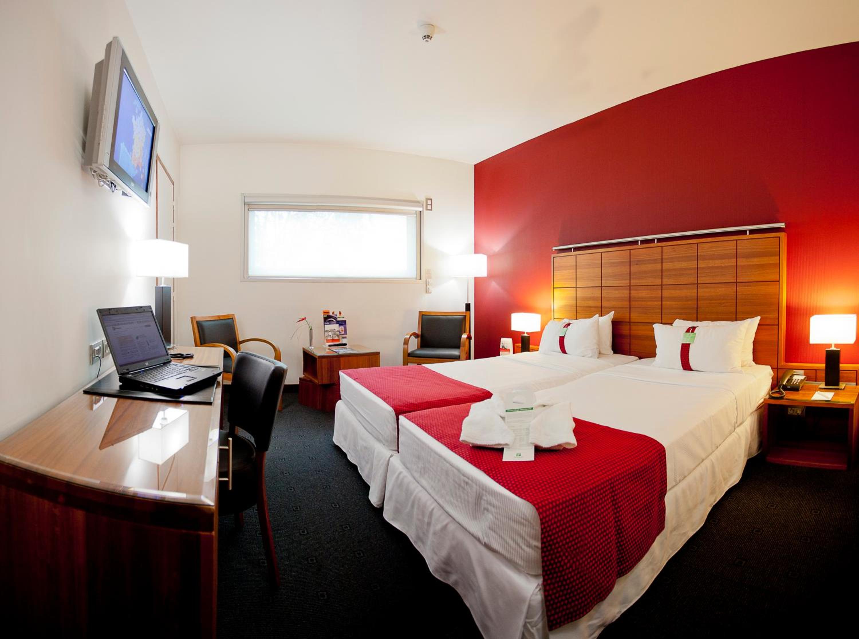Standard Twin Room - Photo 1