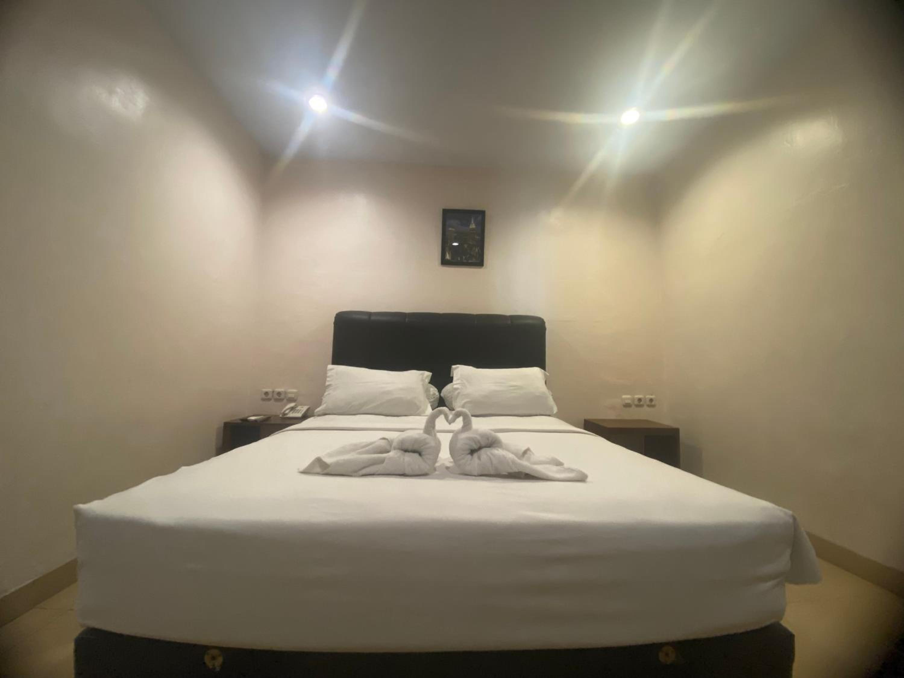 Deluxe Double Room - Photo 13