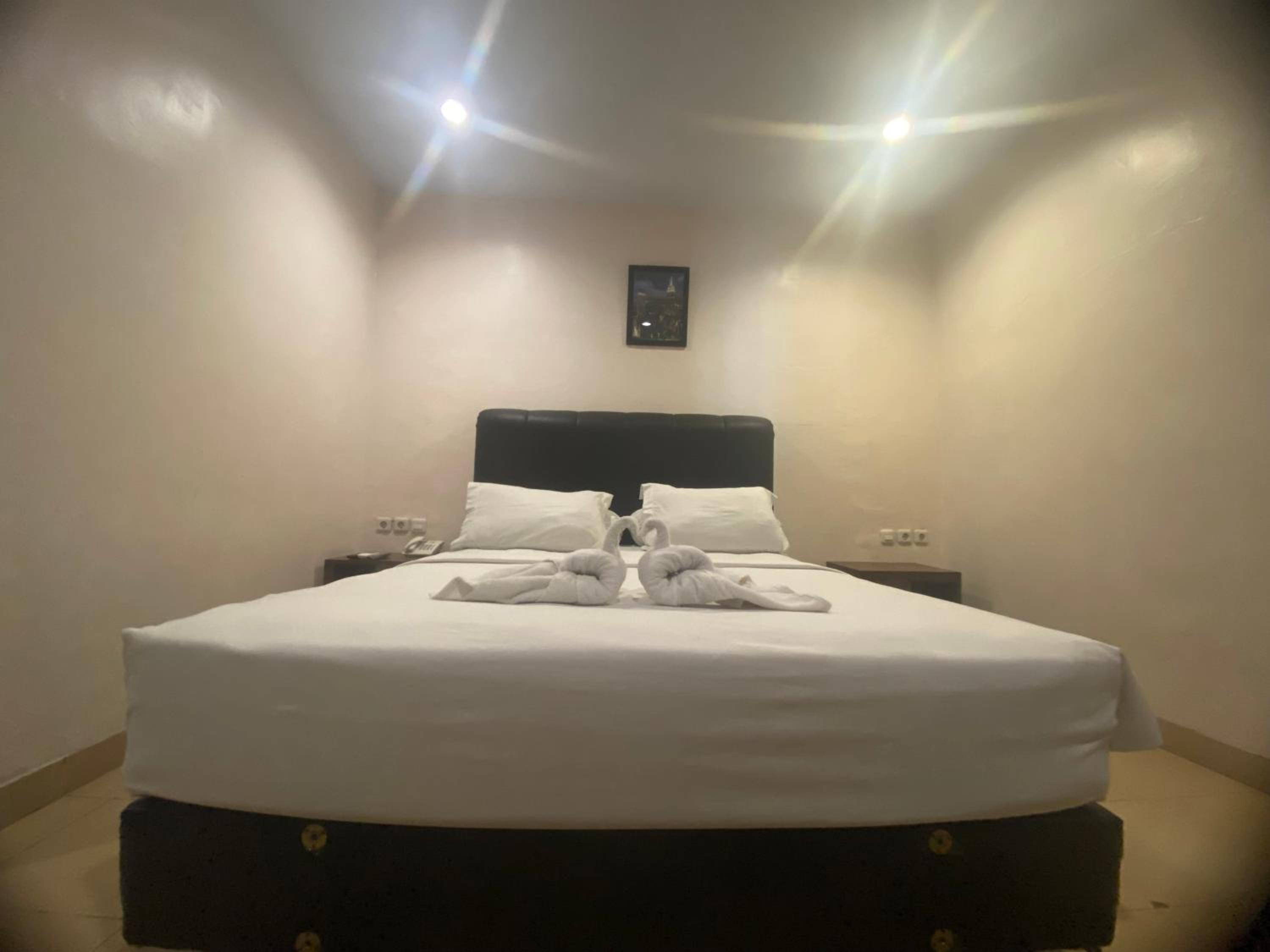 Deluxe Double Room - Photo 12
