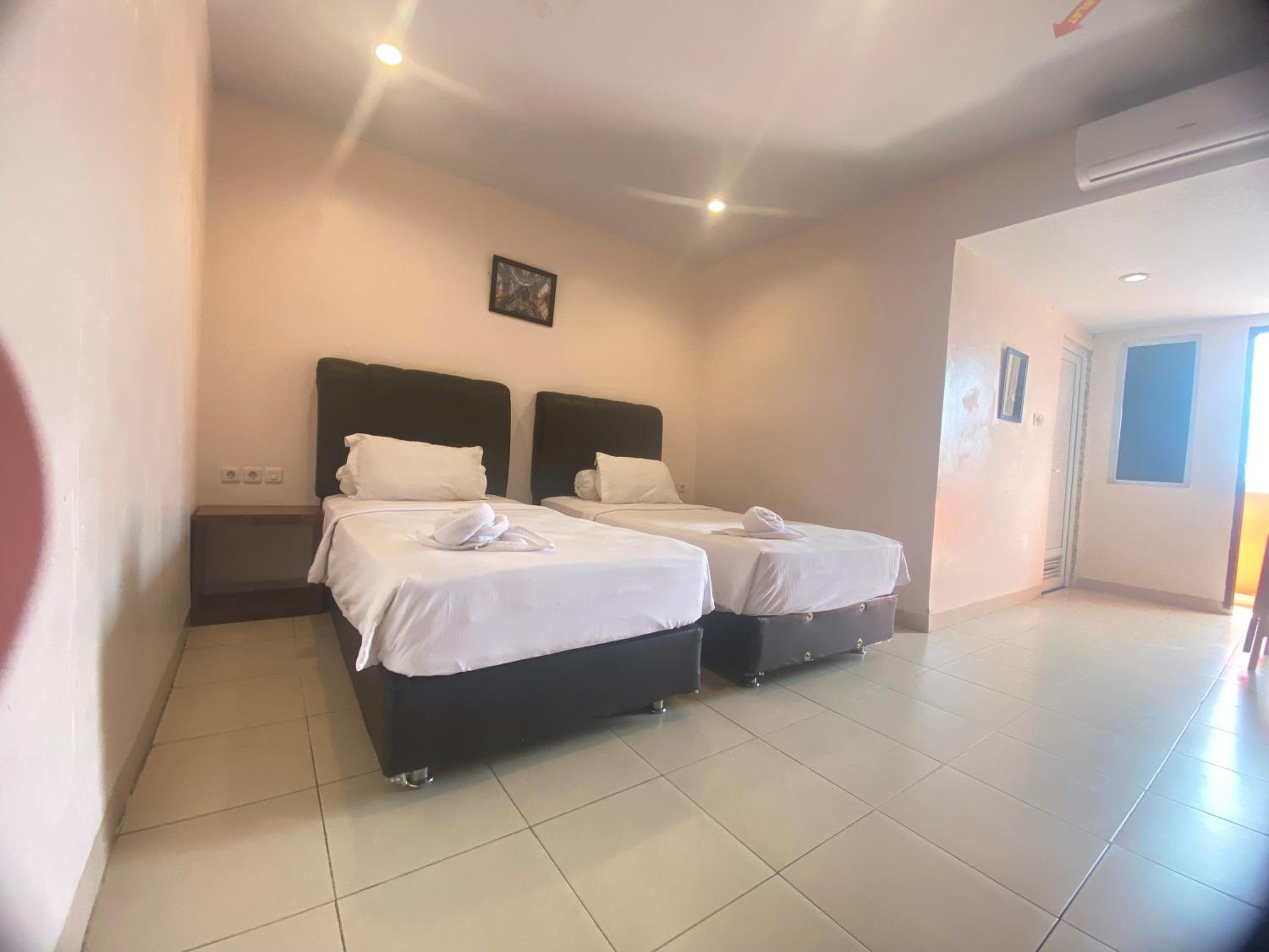 Deluxe Double Room - Photo 11