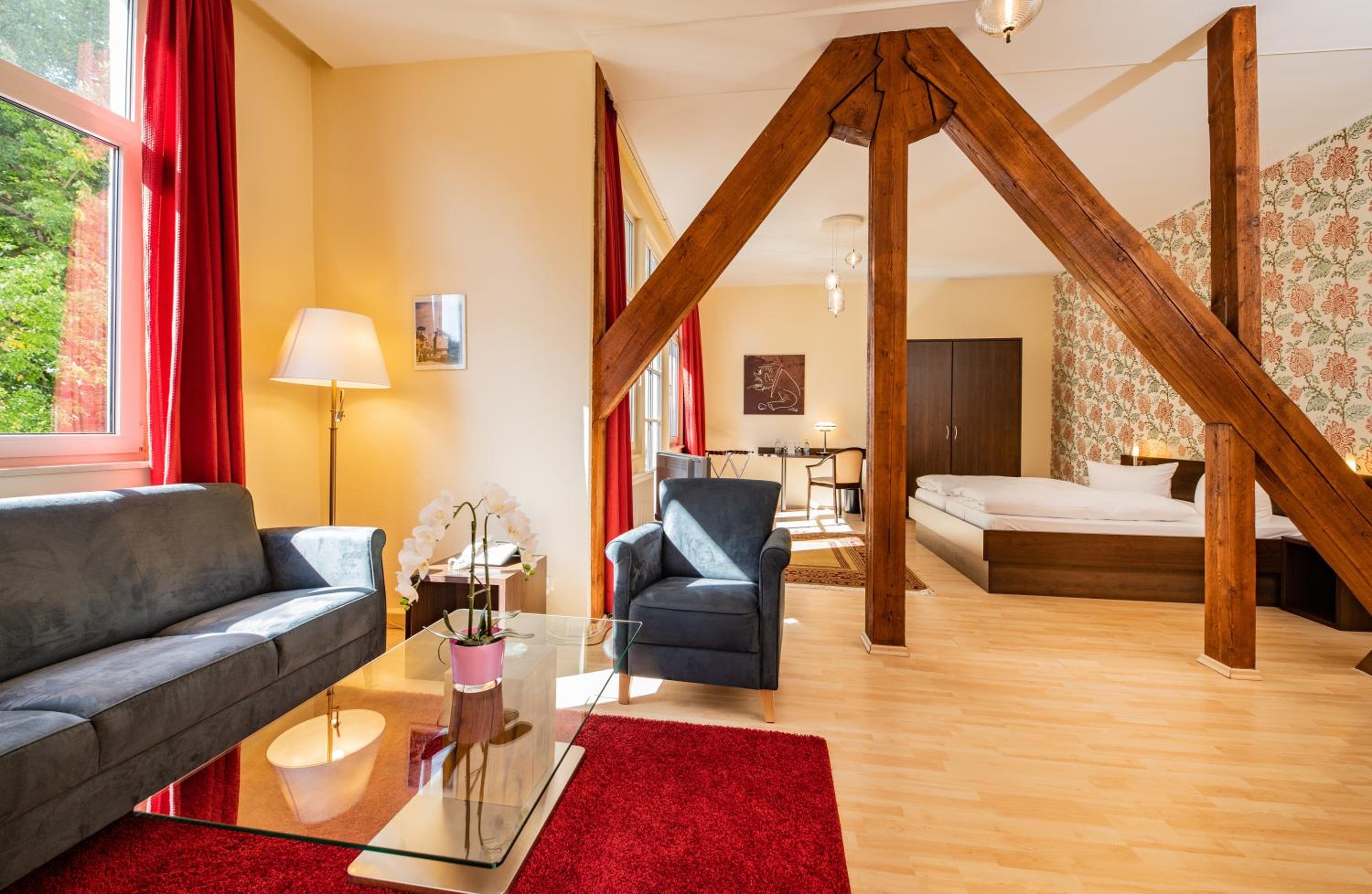 Family Suite with Balcony - Photo 1