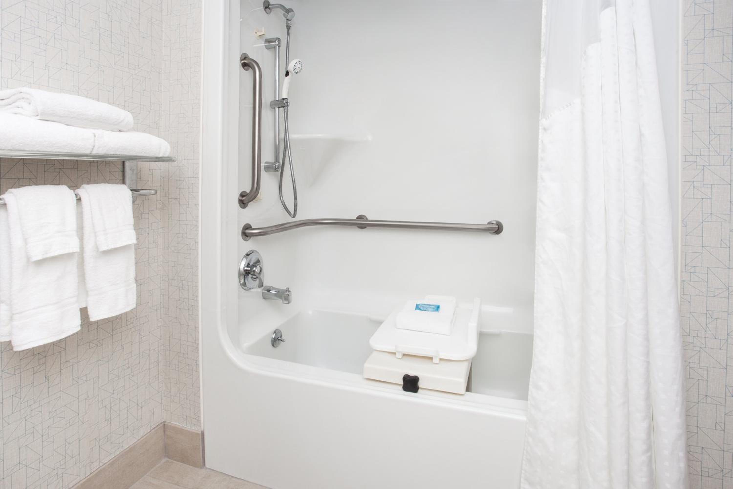 Suite - Hearing Accessible - Non-Smoking - Photo 3