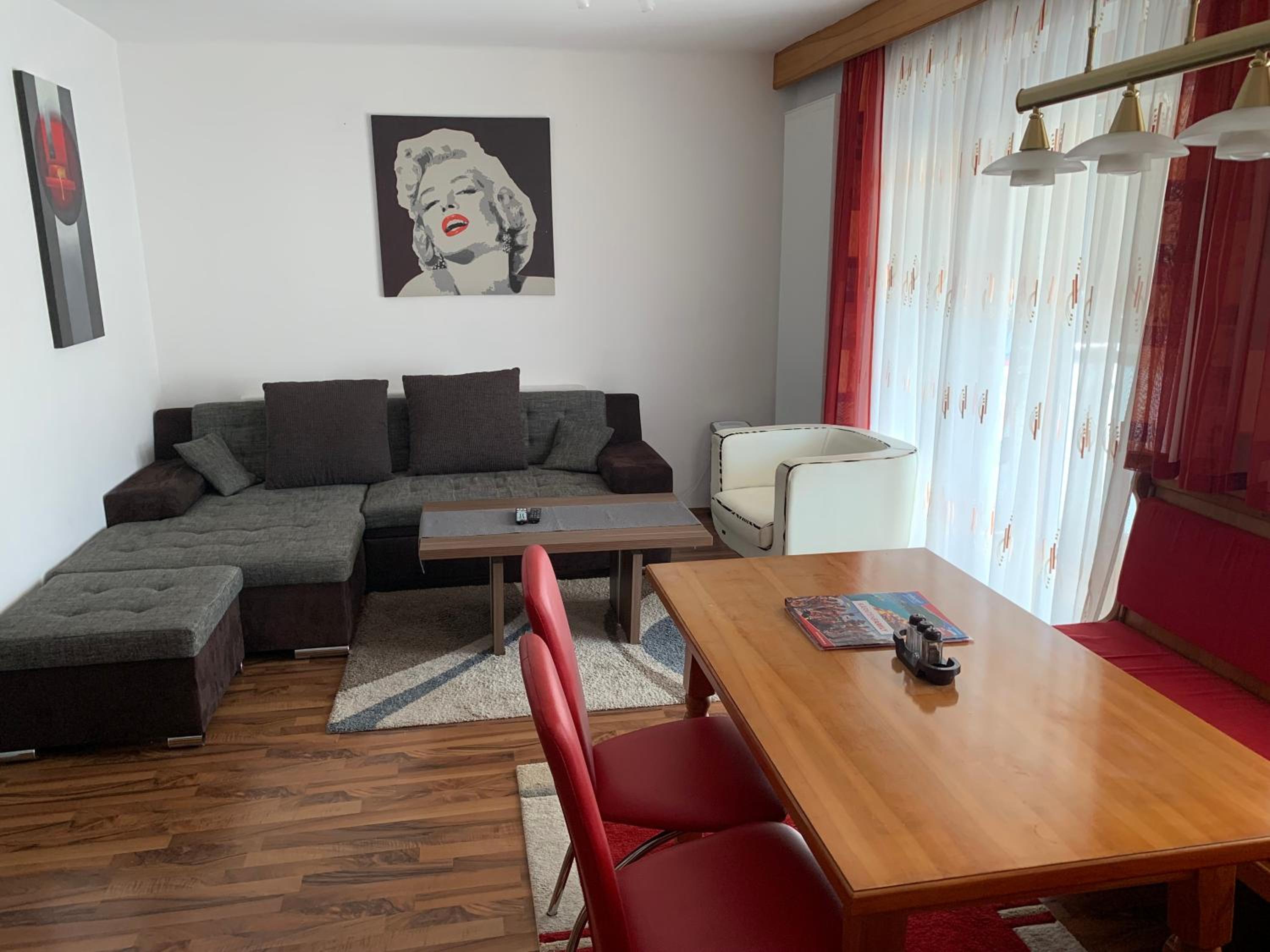 Two-Bedroom Apartment with Bath photo 1