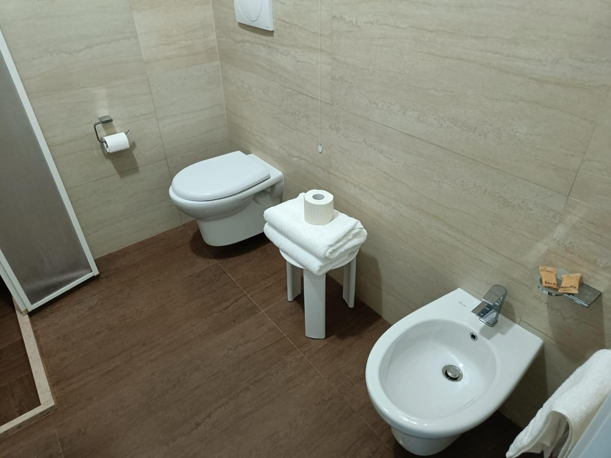 Double Room - Disability Access - Photo 3
