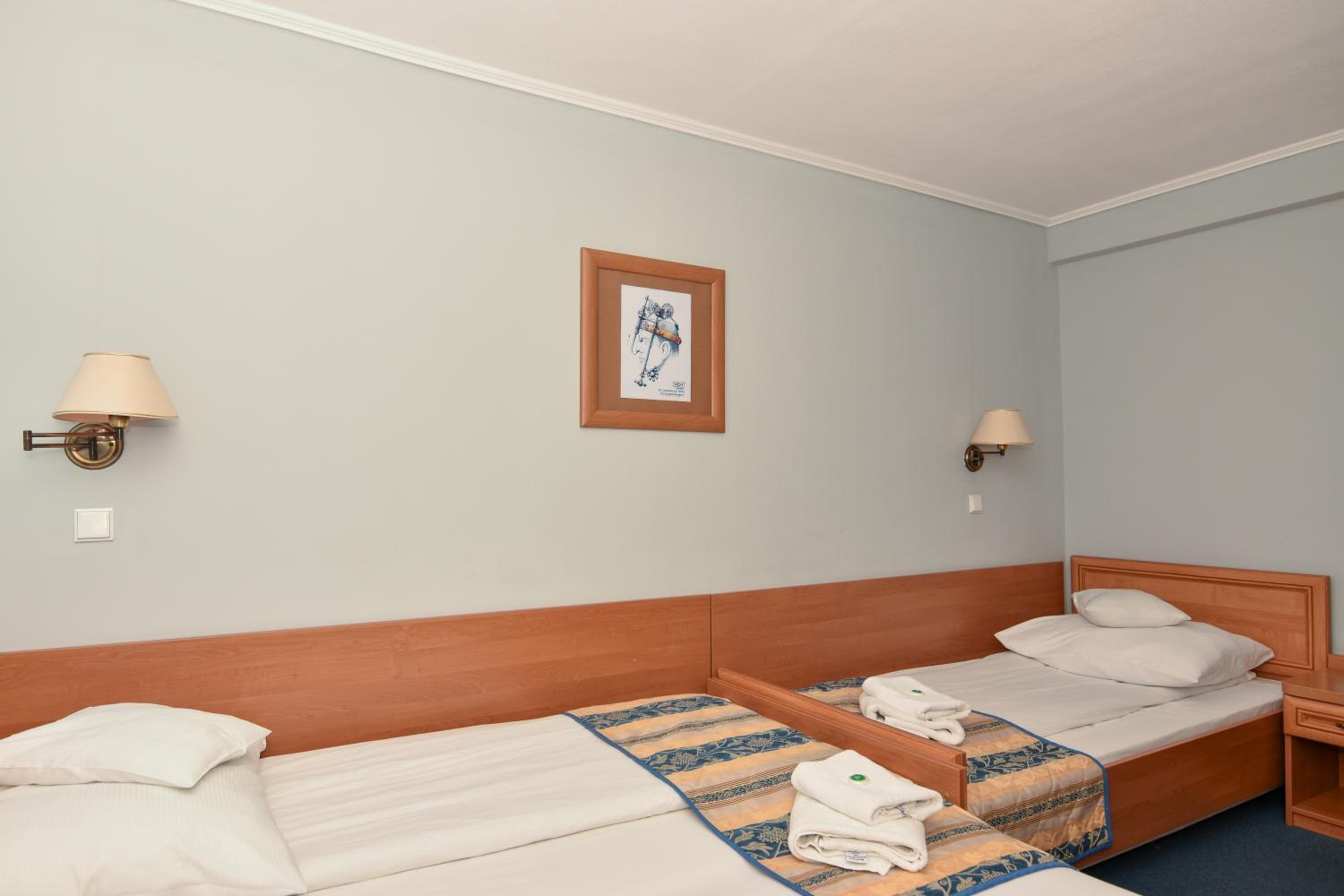 Double Room with Extra Bed - Photo 1