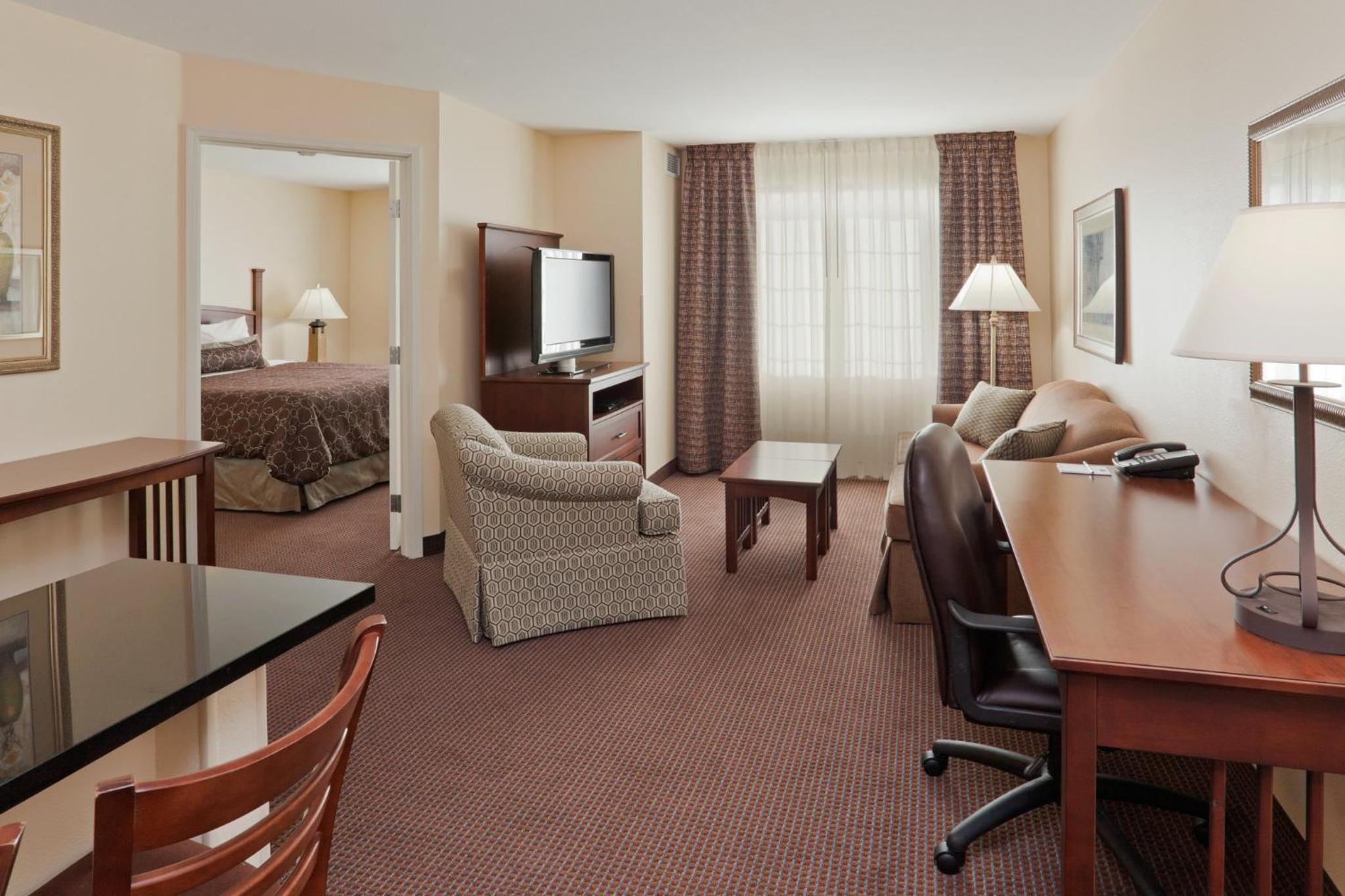 King Suite - Non-Smoking - Photo 3