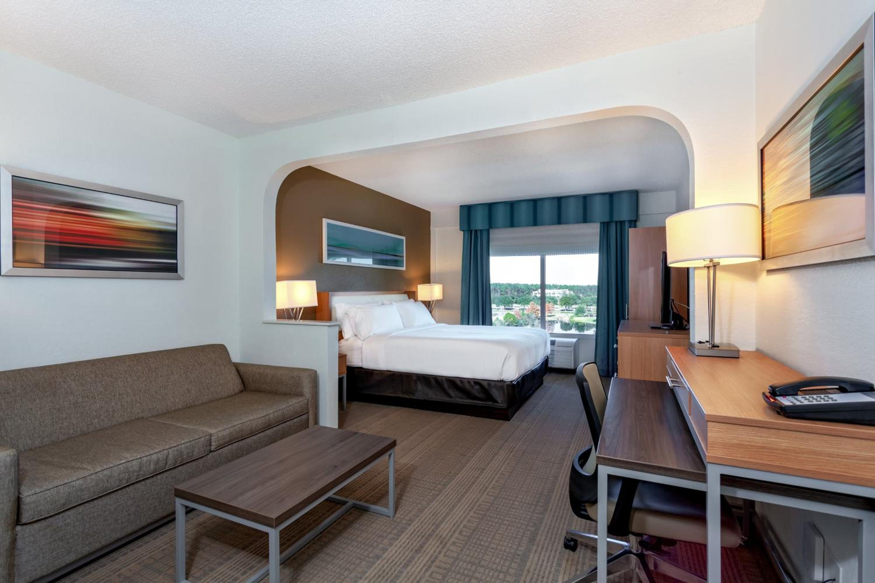 Standard King Room - Photo 11