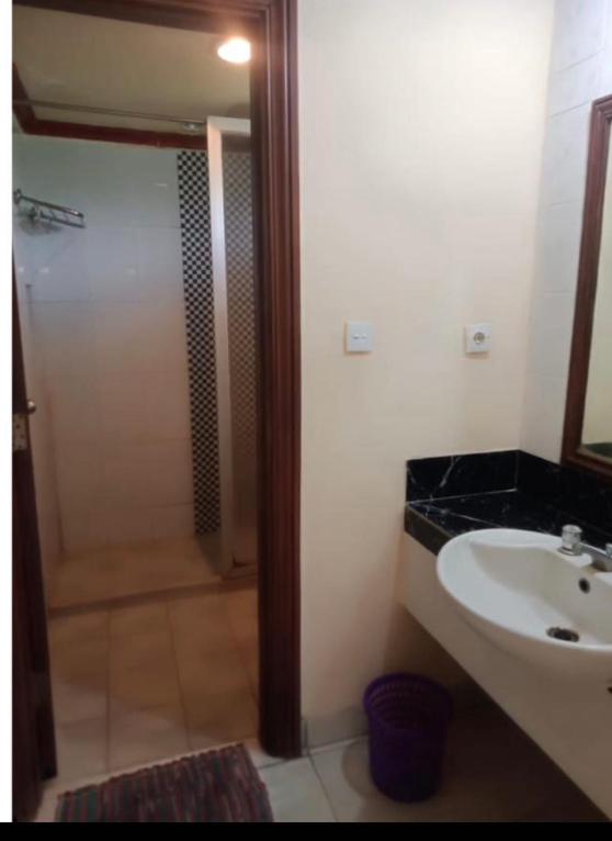 One-Bedroom Apartment - Photo 2