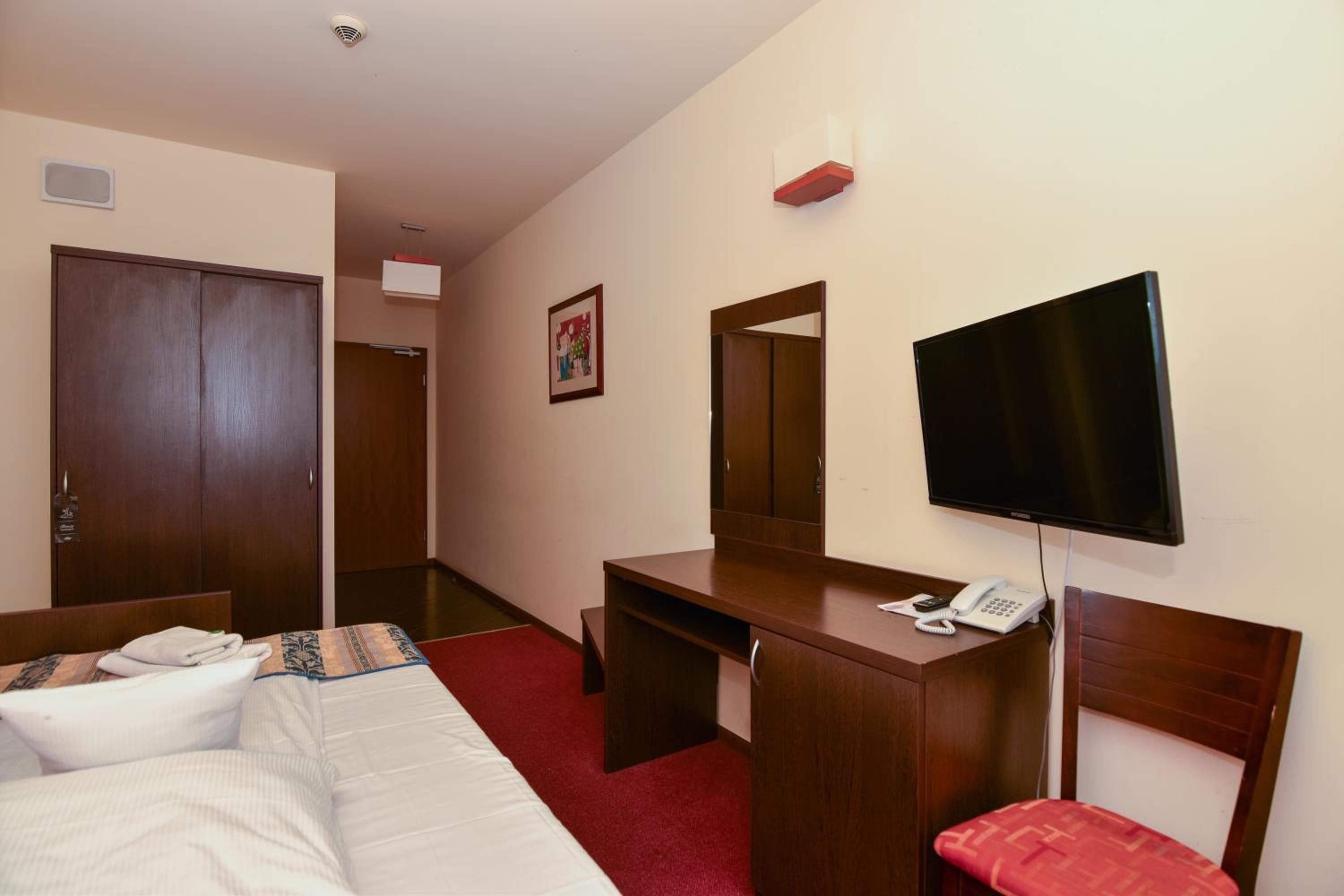 Economy Double Room - Photo 4