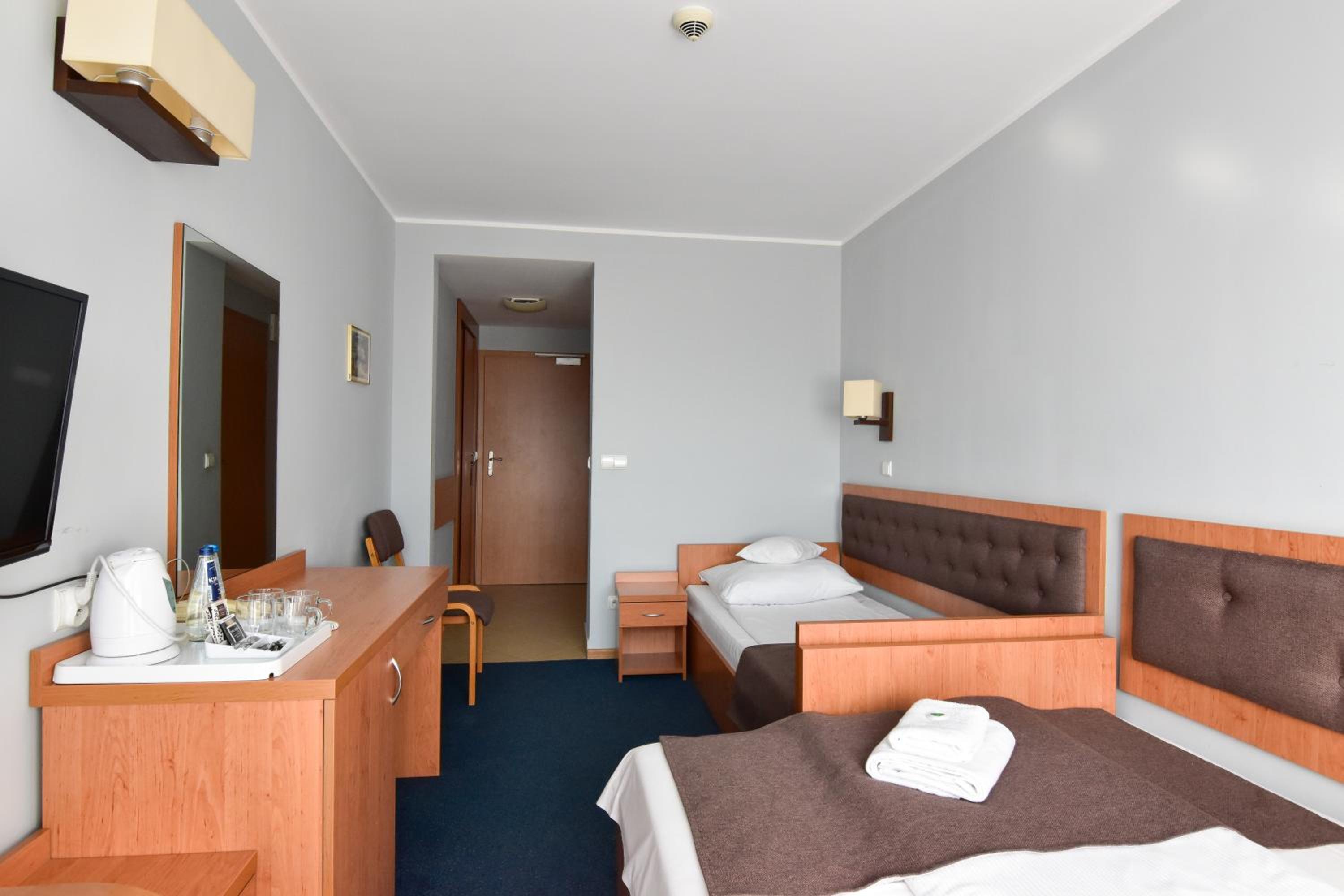 Double Room with an extra bed view / balcony - Photo 1
