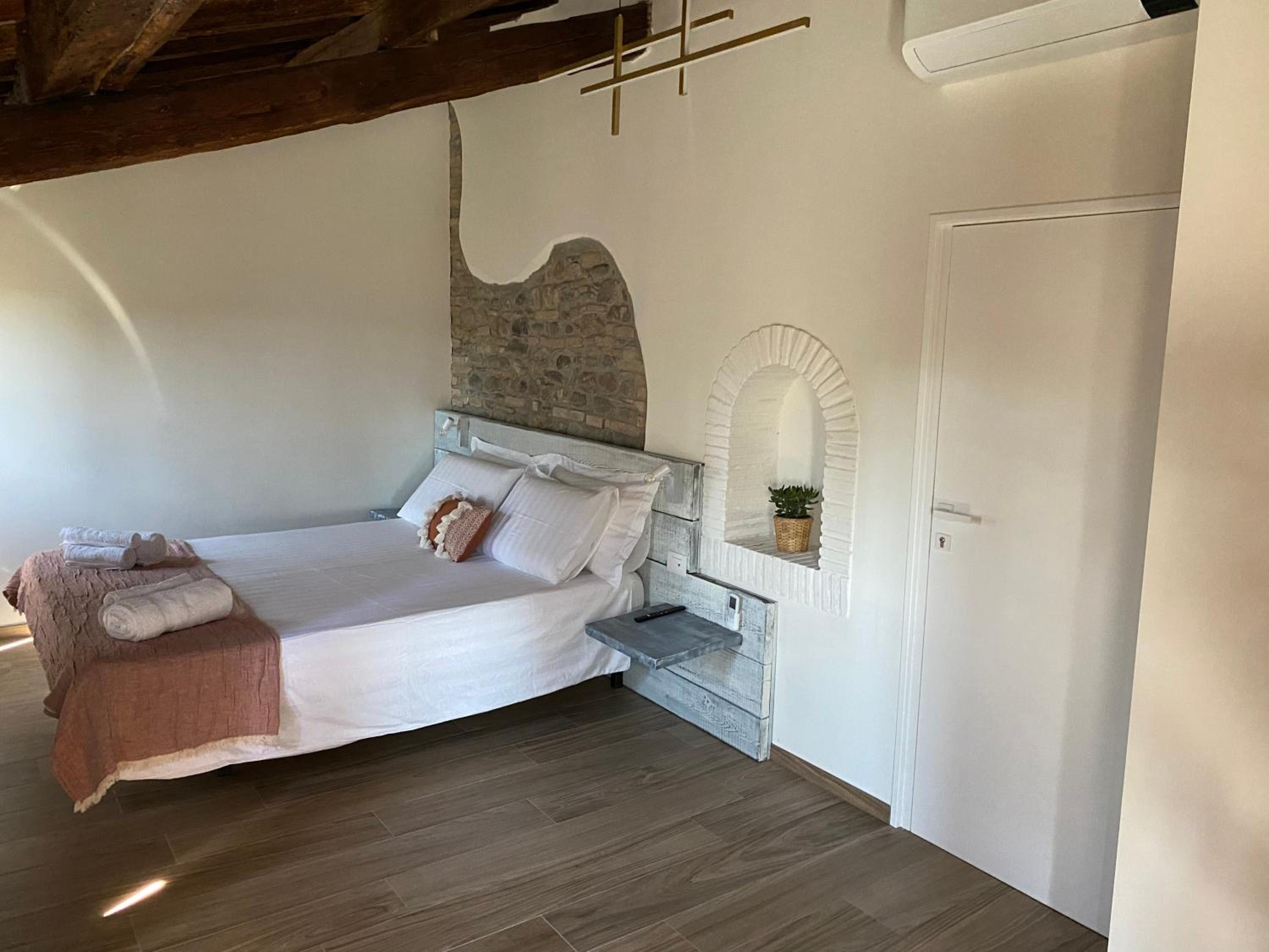Double Room with Private Bathroom photo 1