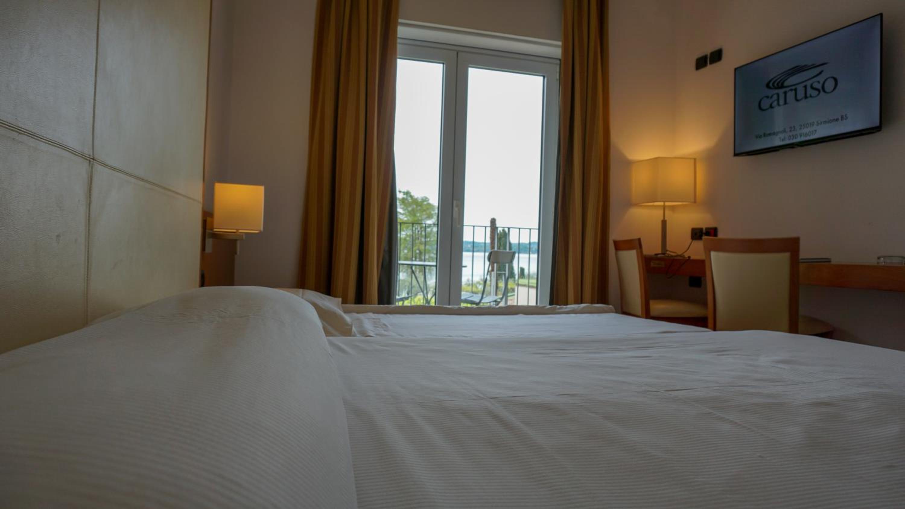 Comfort Double or Twin Room with Balcony and Partial Lake View - Photo 5