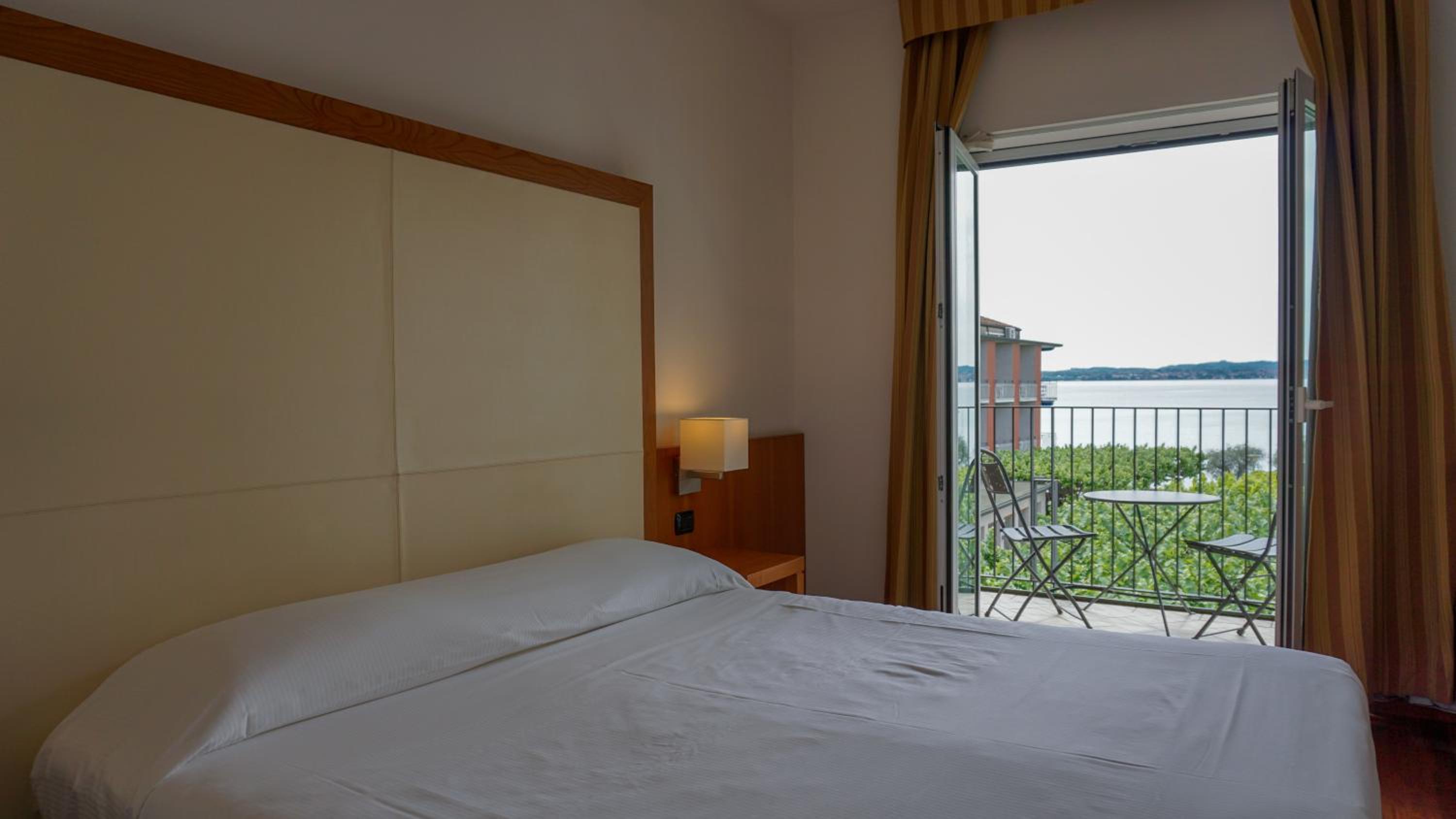 Superior Double or Twin Room with Balcony and Lake View - Photo 2