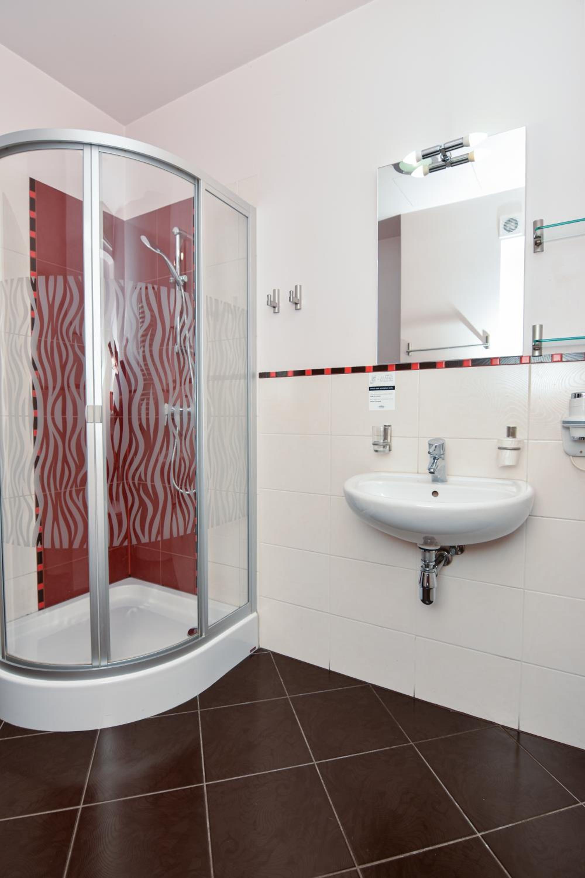 Double Room - Photo 10