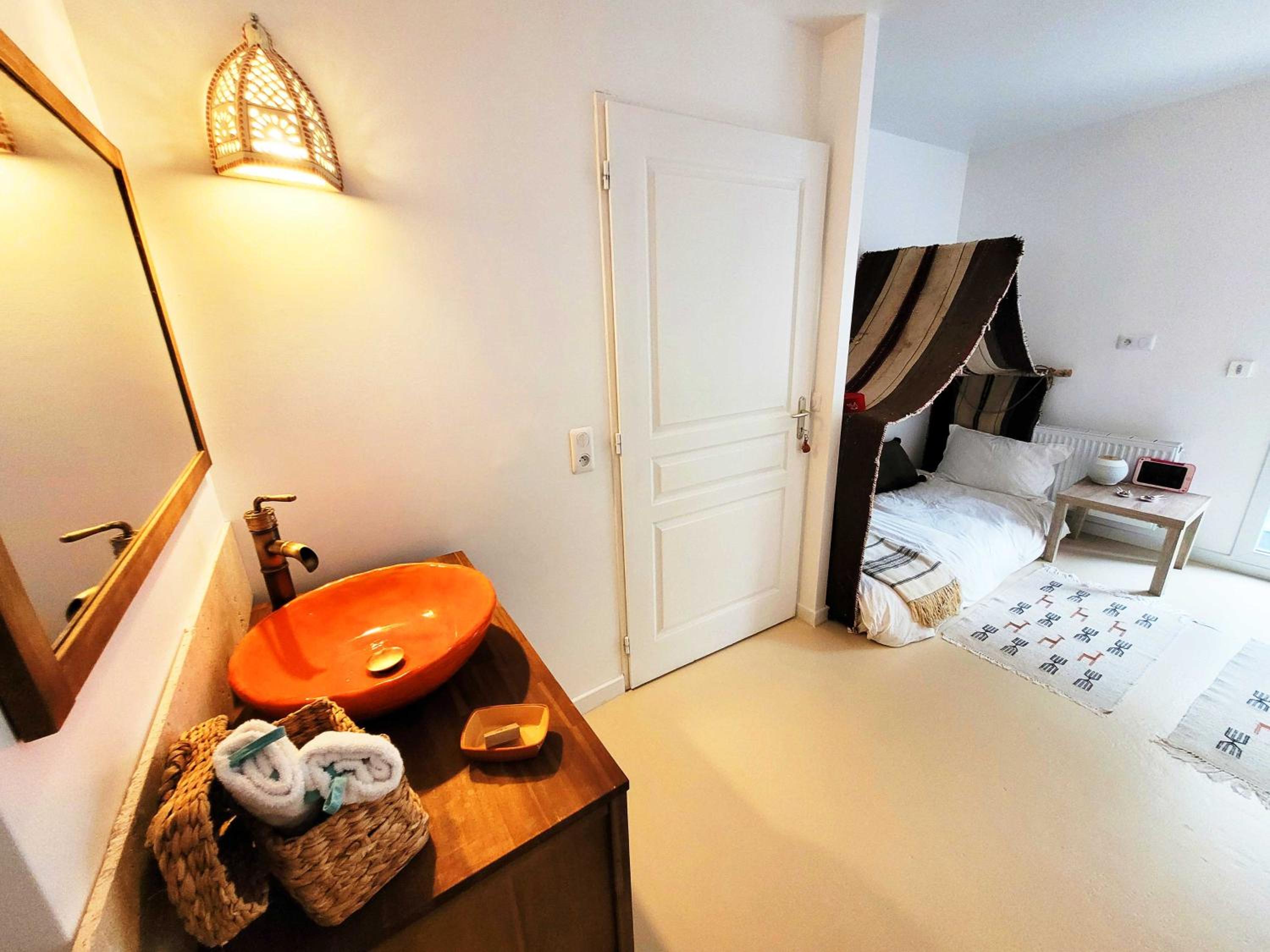 Suite with Hot Tub - Photo 3