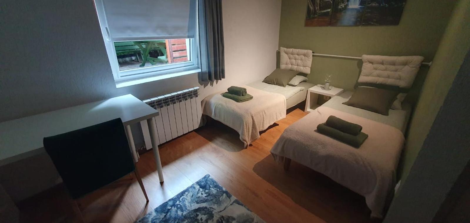Economy Twin Room - Photo 2