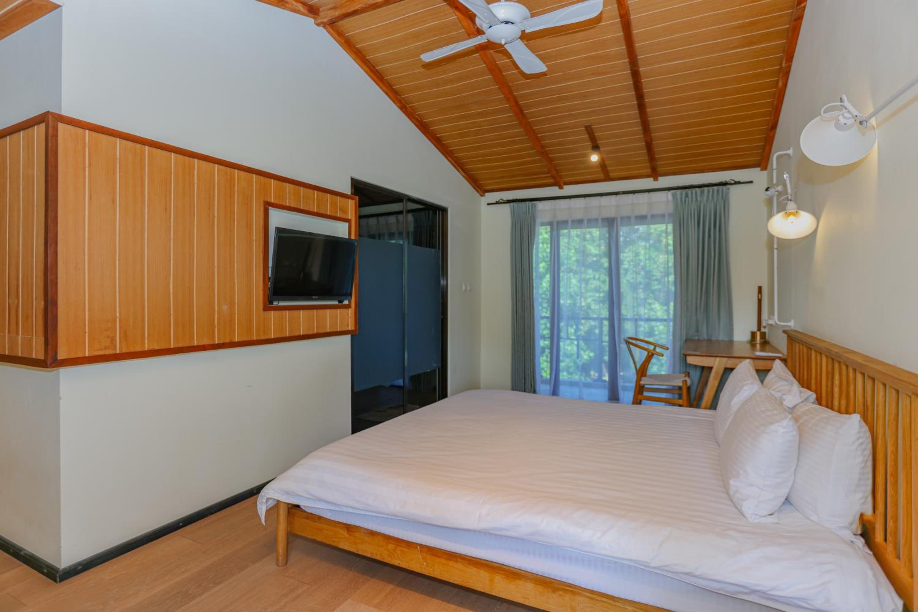 Deluxe Double Room with Balcony and Sea View photo 1