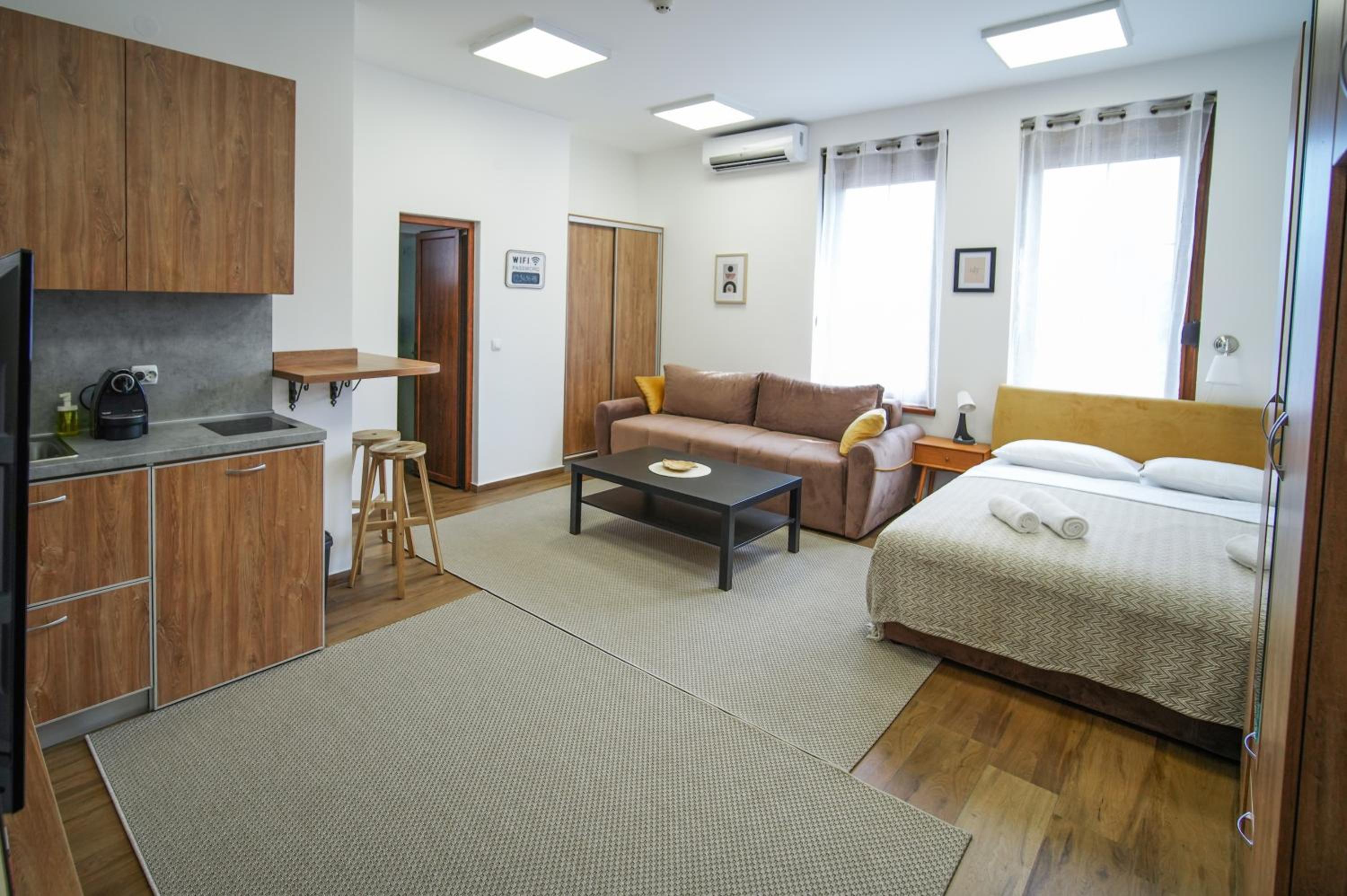 Deluxe King Studio