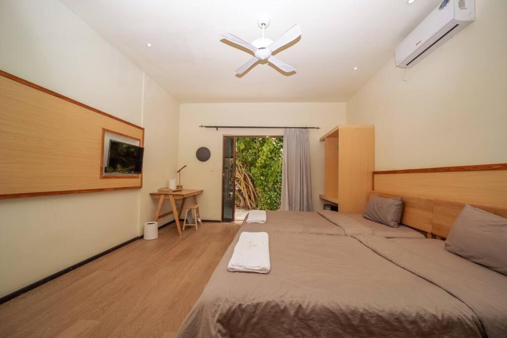 Double or Twin Room with Sea View photo 3