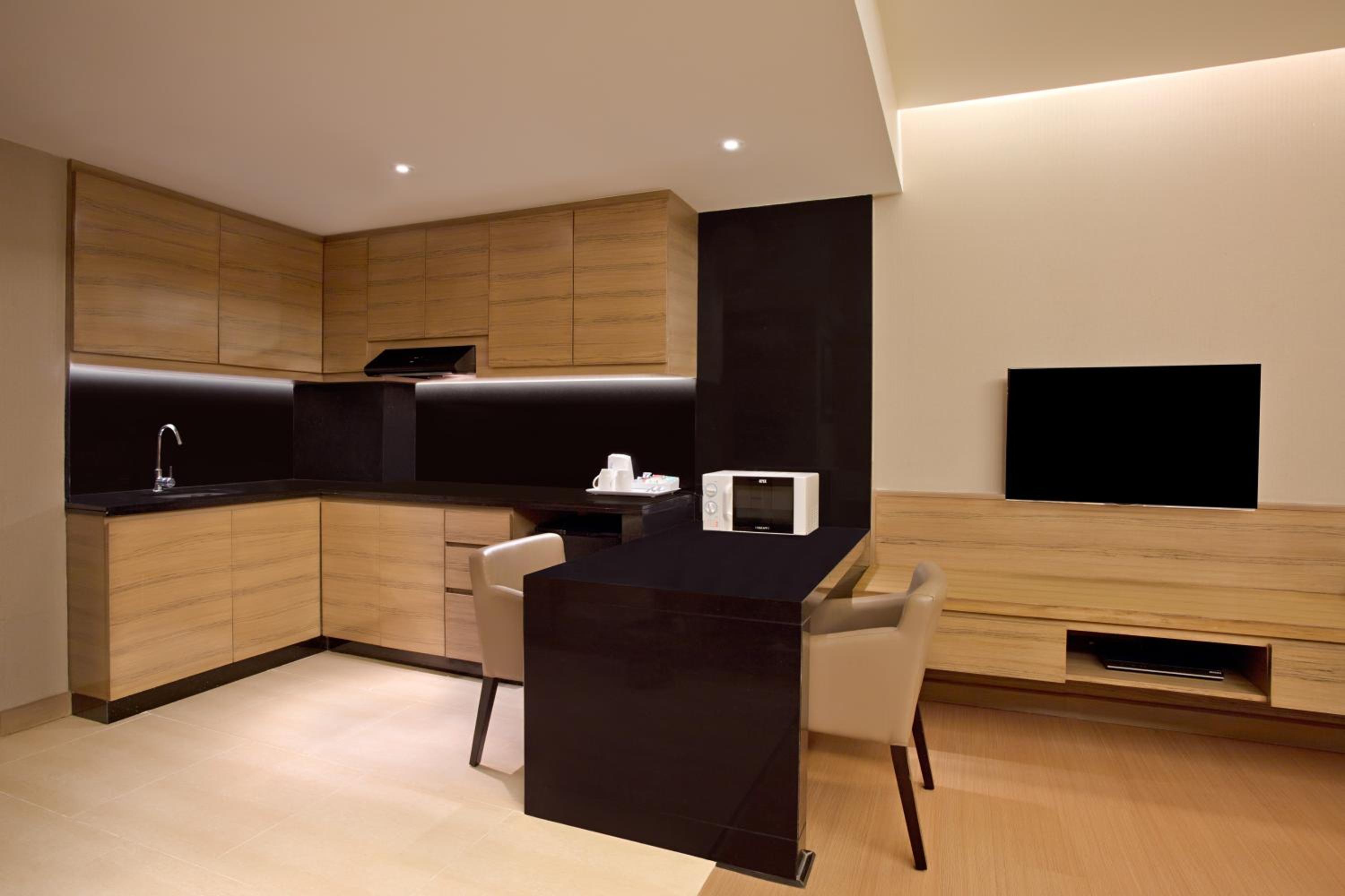King Bed Studio with Balcony photo 3