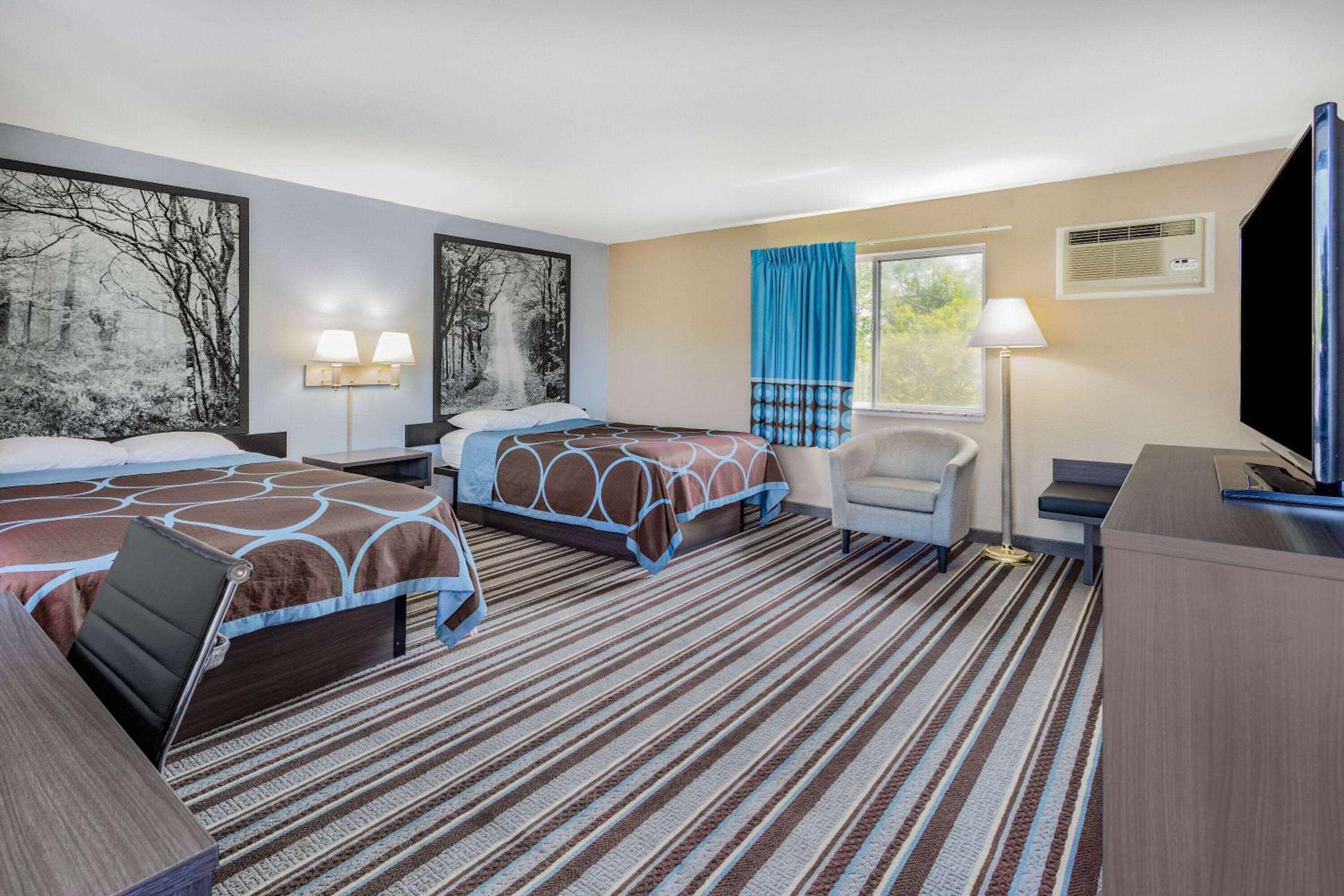 Double Room with Exterior Entrance - Non-Smoking - Photo 3