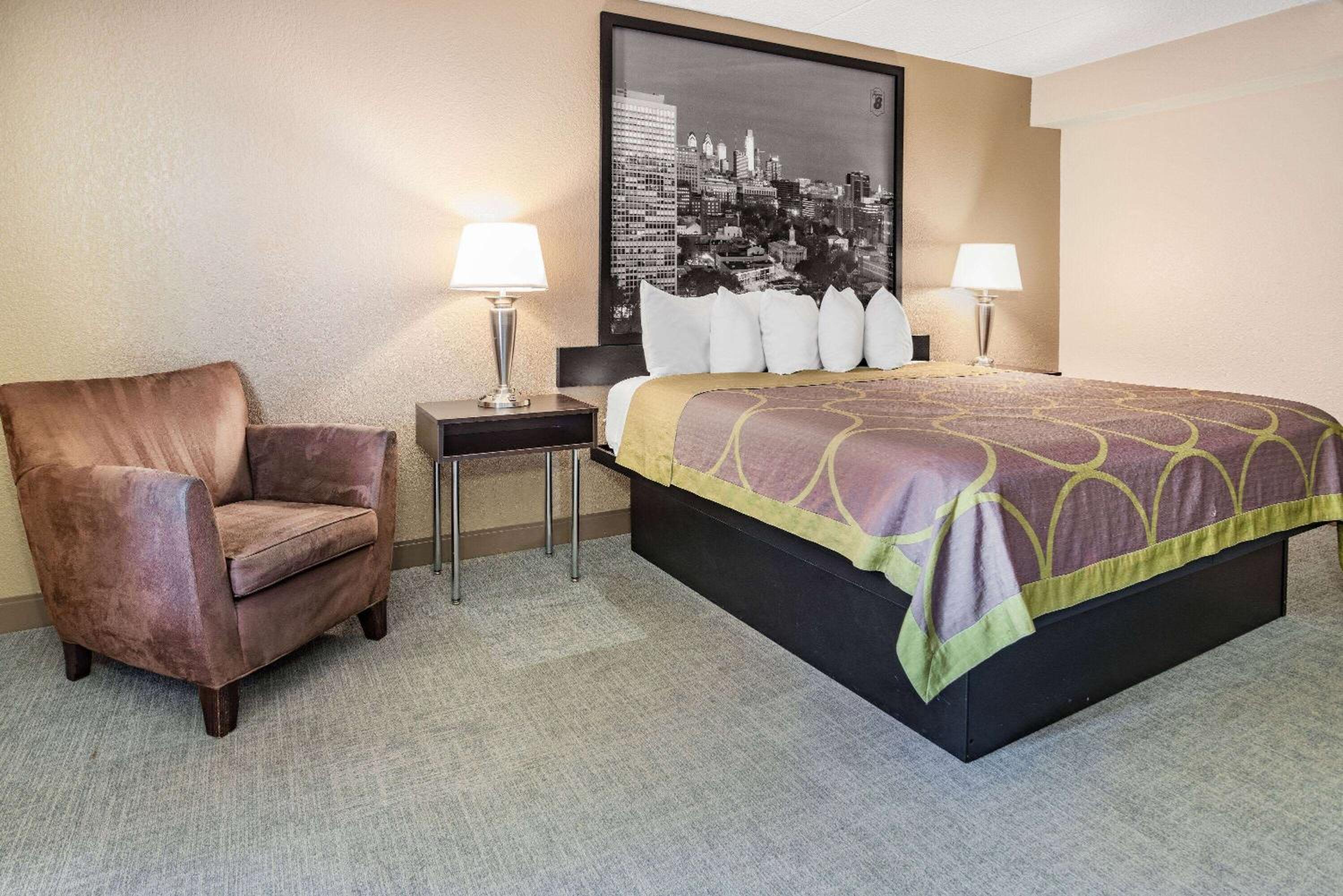 King Room - Non-Smoking - Photo 1