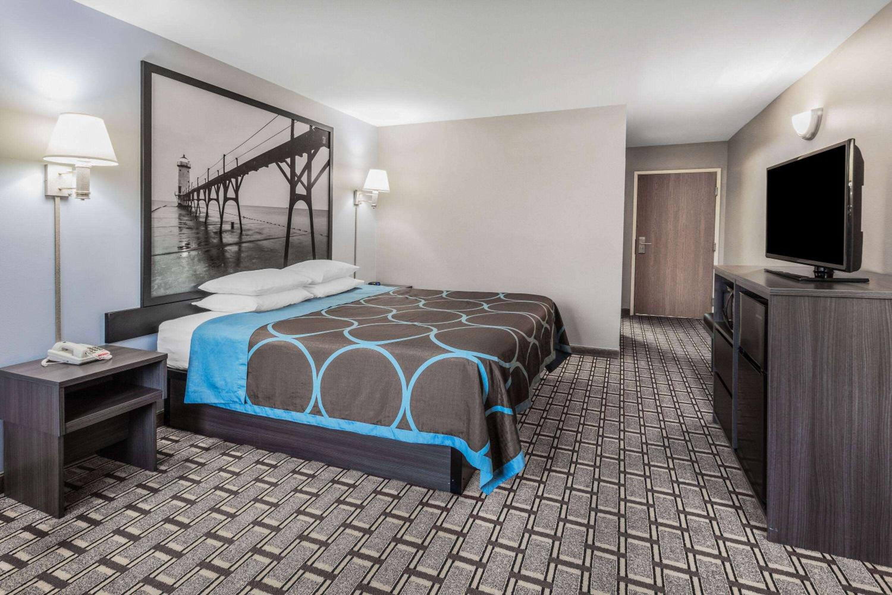 King Room with Interior Entrance - Mobility Accessible/Non-Smoking - Photo 3