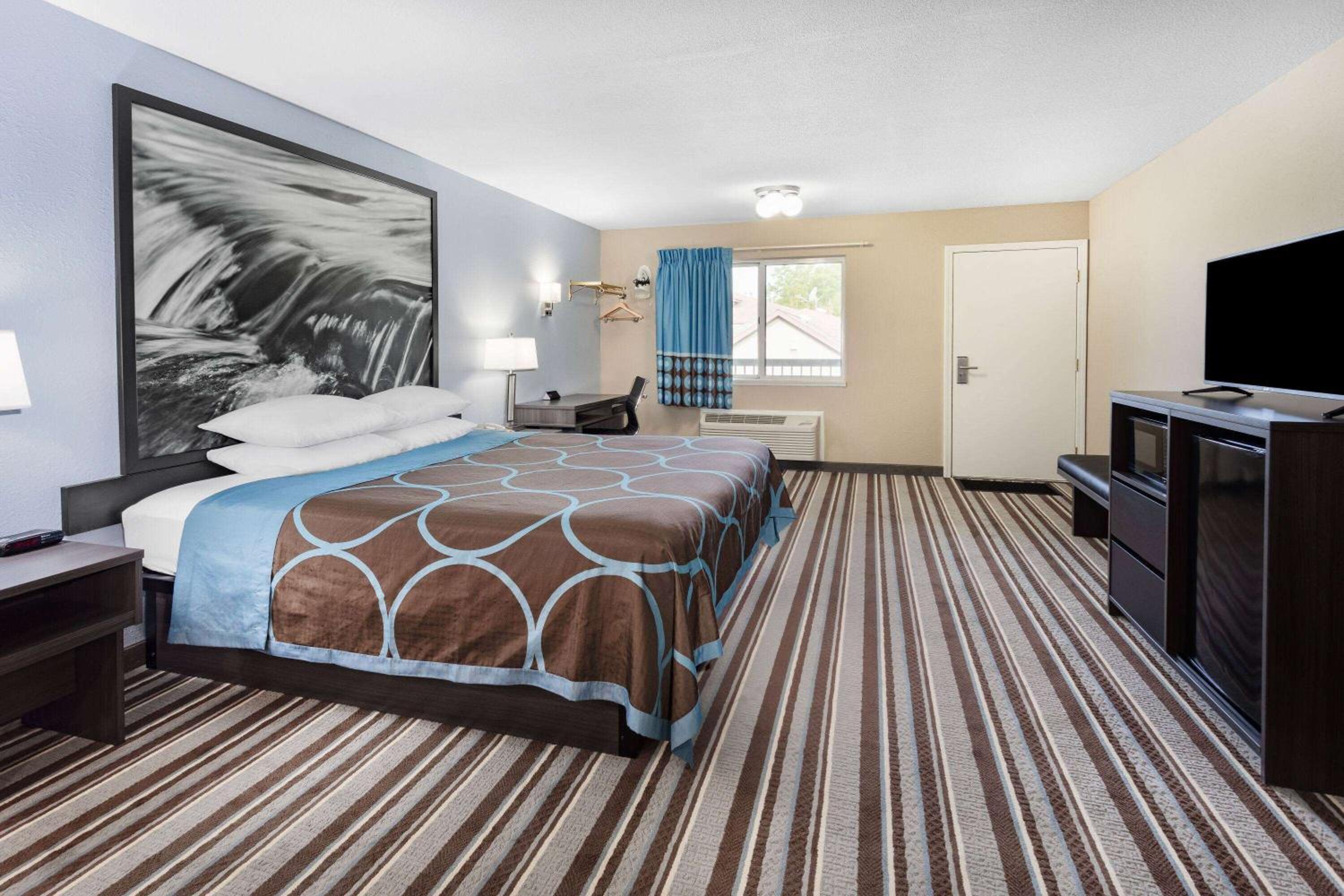King Room with Exterior Entrance - Non-Smoking - Photo 2