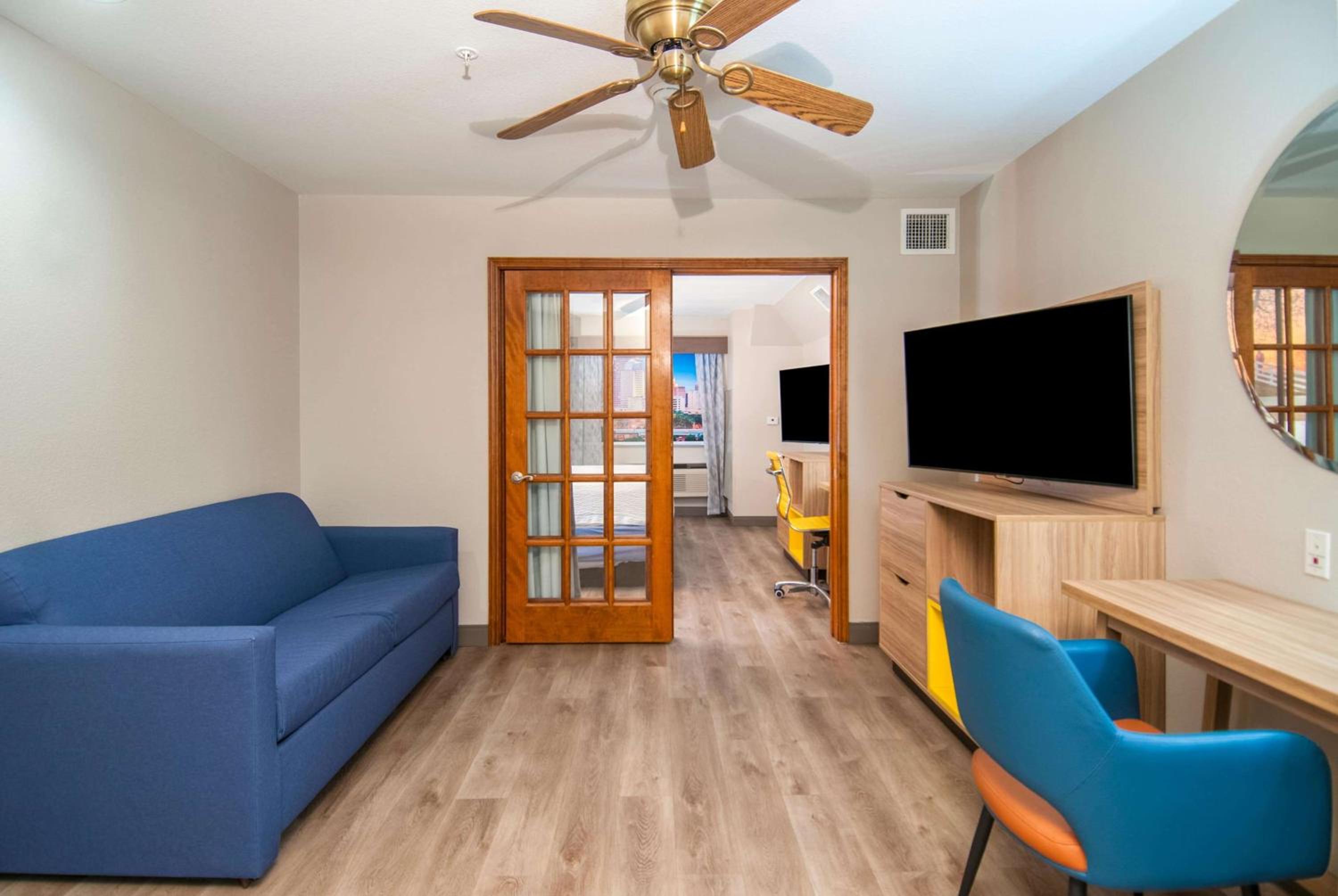 One-Bedroom King Suite - Non-Smoking - Photo 1